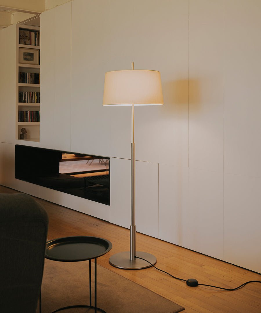 Brooks Minimalist Metal Floor Lamp - Blowlighting