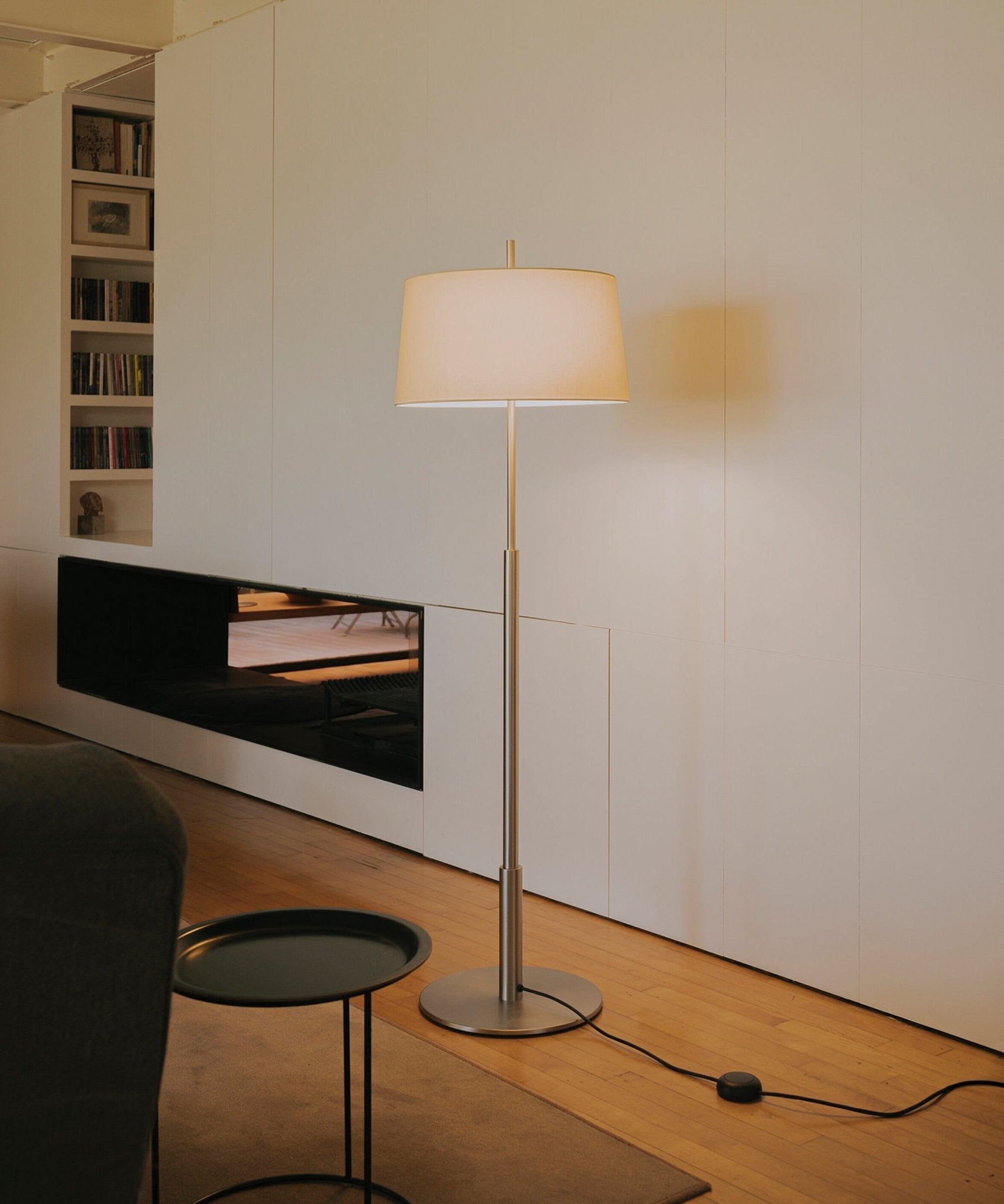 Brooks Minimalist Metal Floor Lamp - Blowlighting