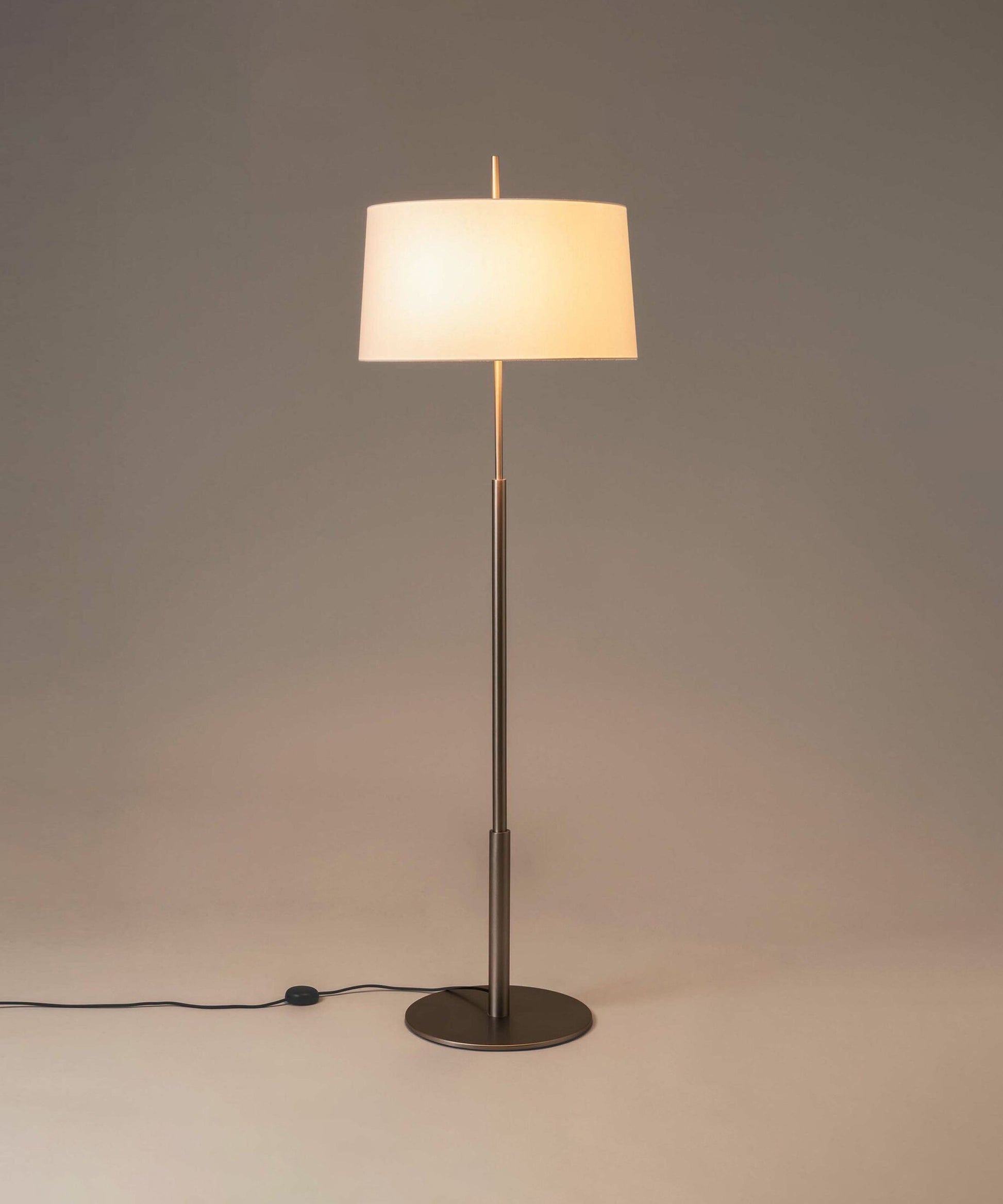 Brooks Minimalist Metal Floor Lamp - Blowlighting
