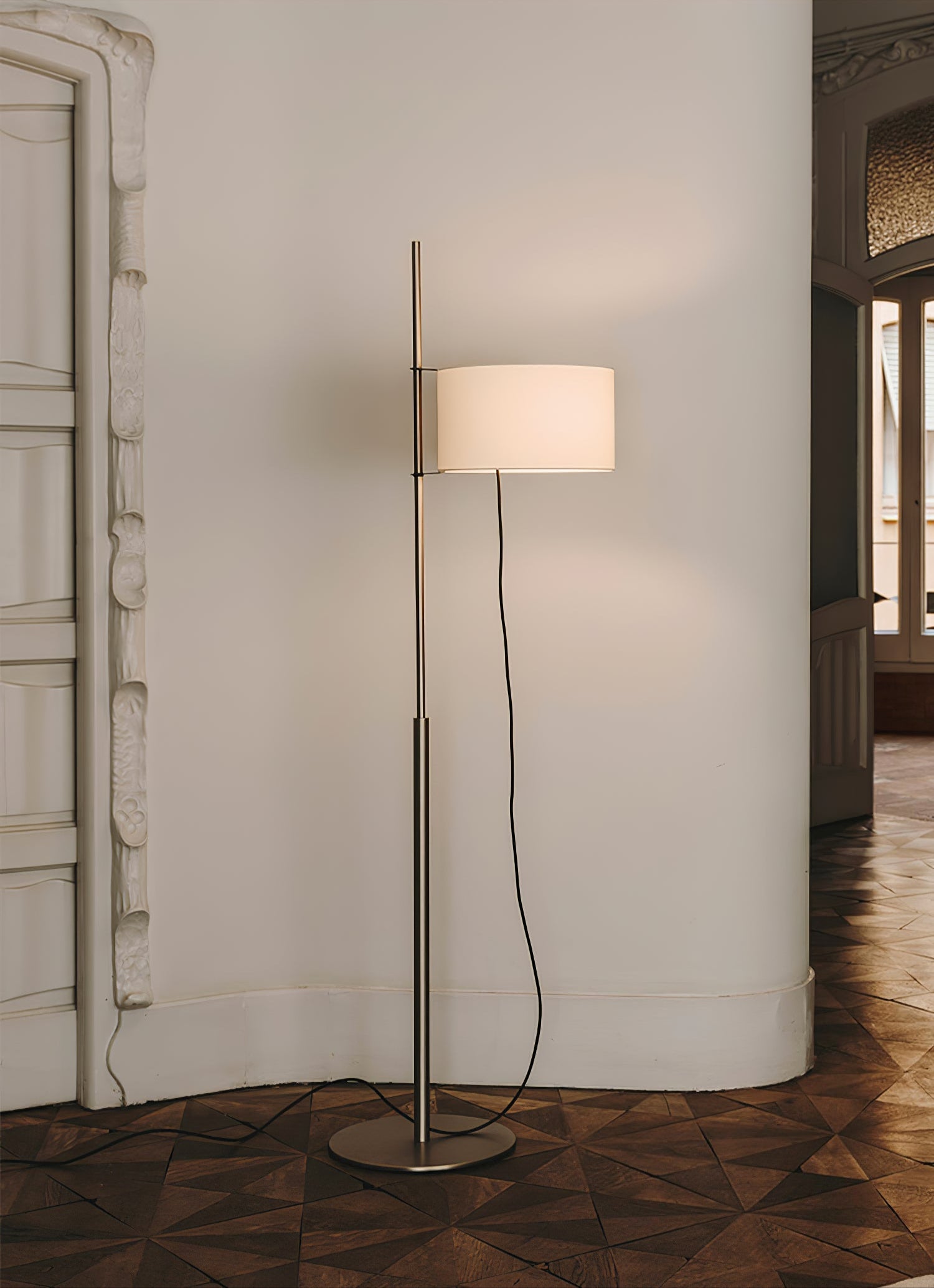 Nora Minimalist Metal Floor Lamp - Blowlighting
