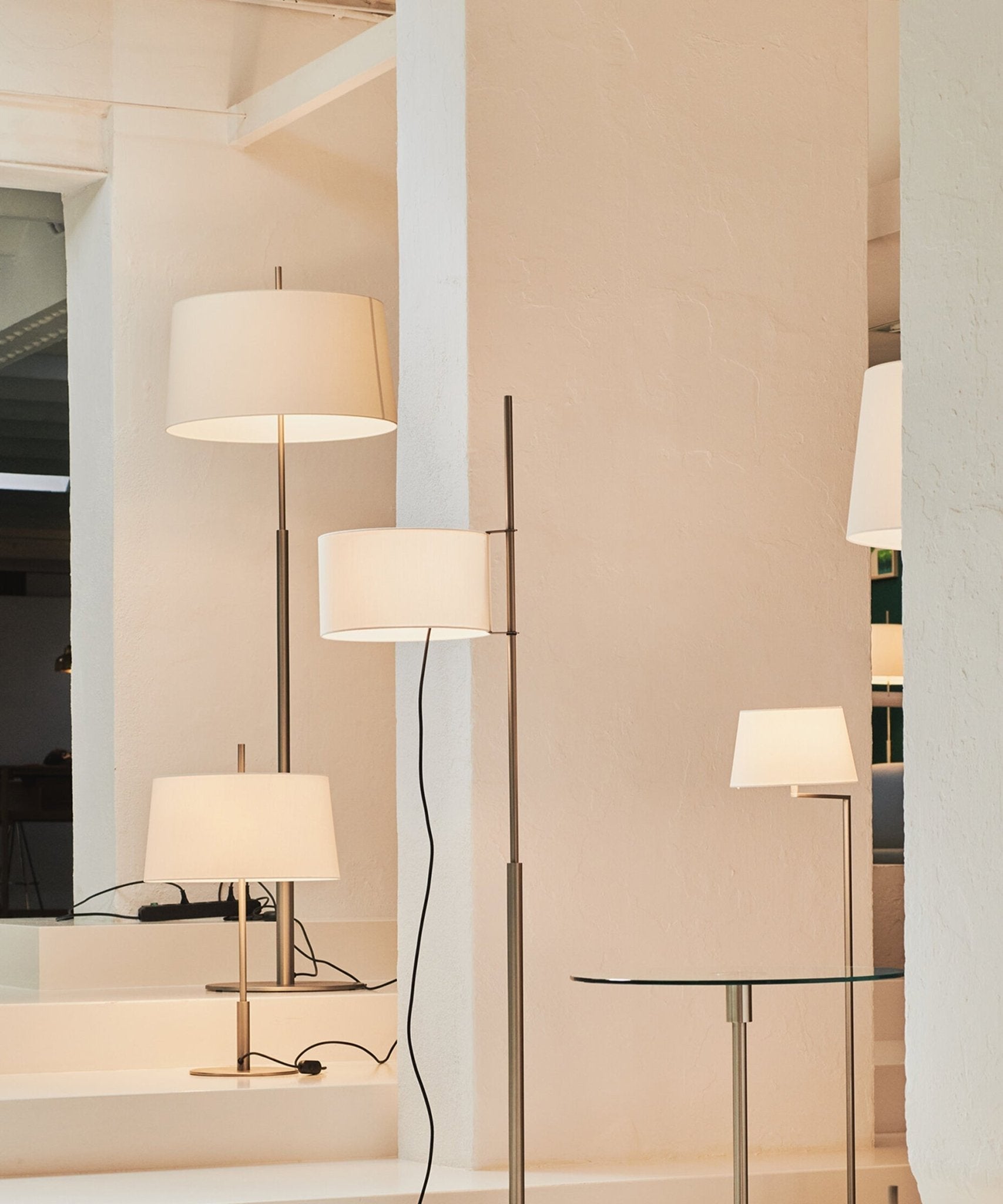 Brooks Minimalist Metal Floor Lamp - Blowlighting