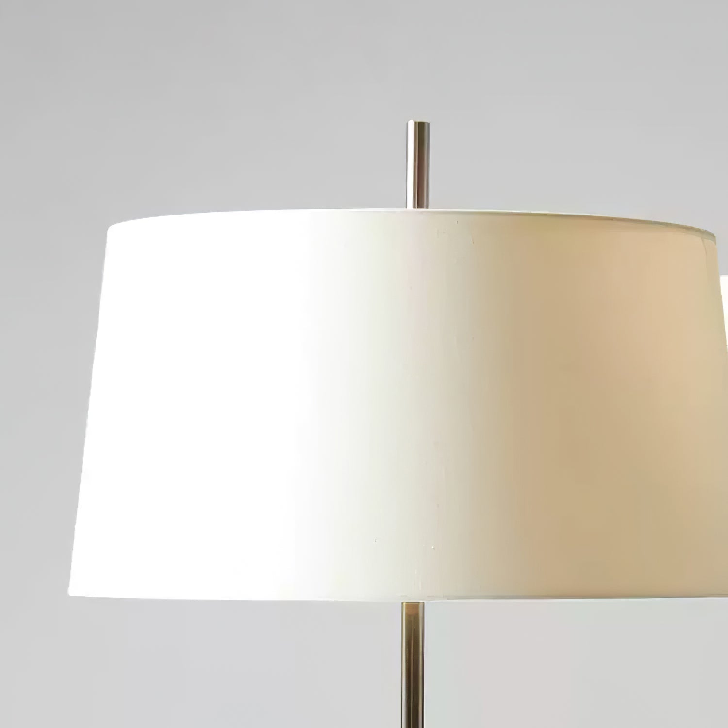 Silasn Minimalist Metal Table Lamp - Blowlighting