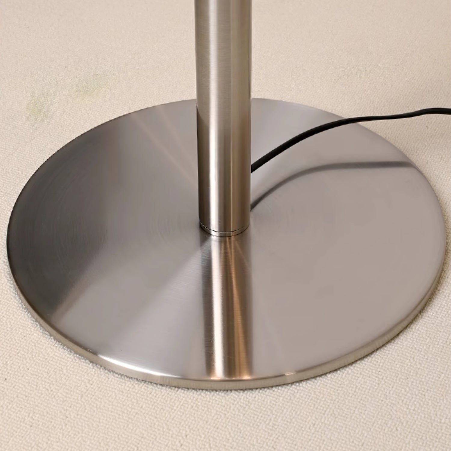Silasn Minimalist Metal Table Lamp - Blowlighting