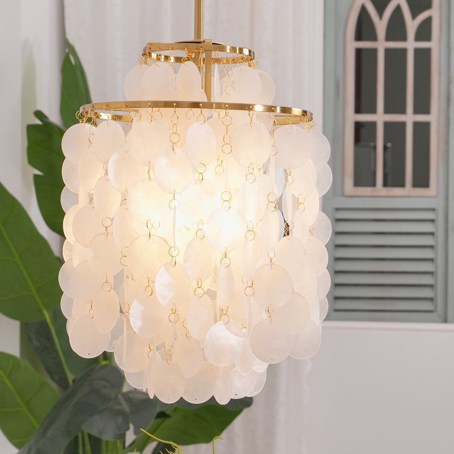 Round Shell Chandelier - Blowlighting