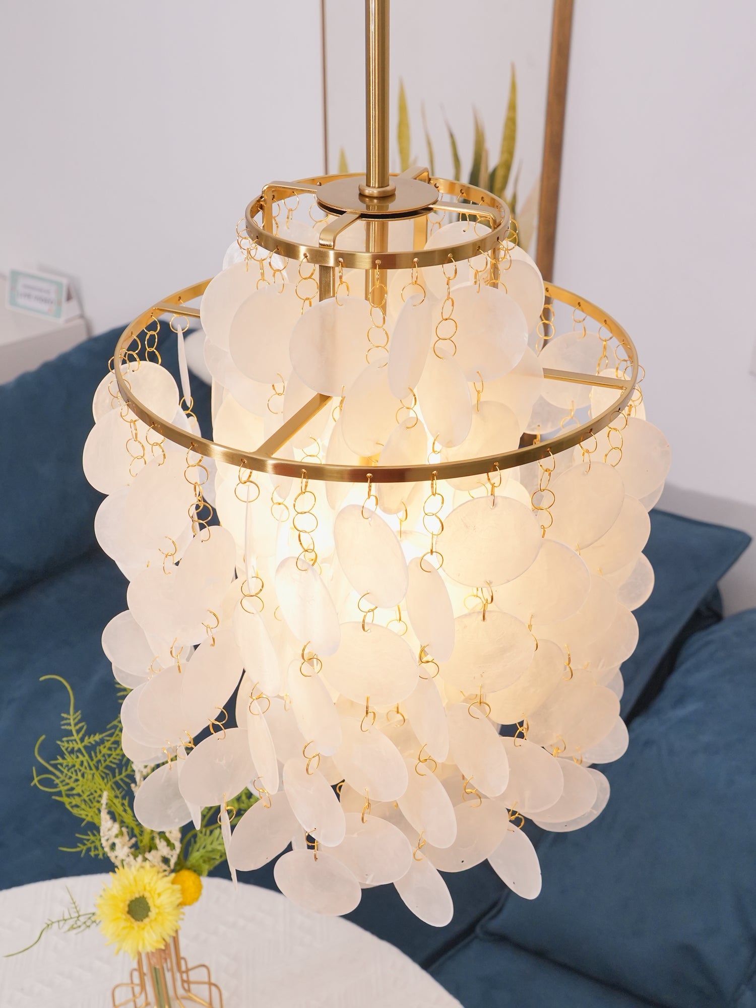 Round Shell Chandelier - Blowlighting