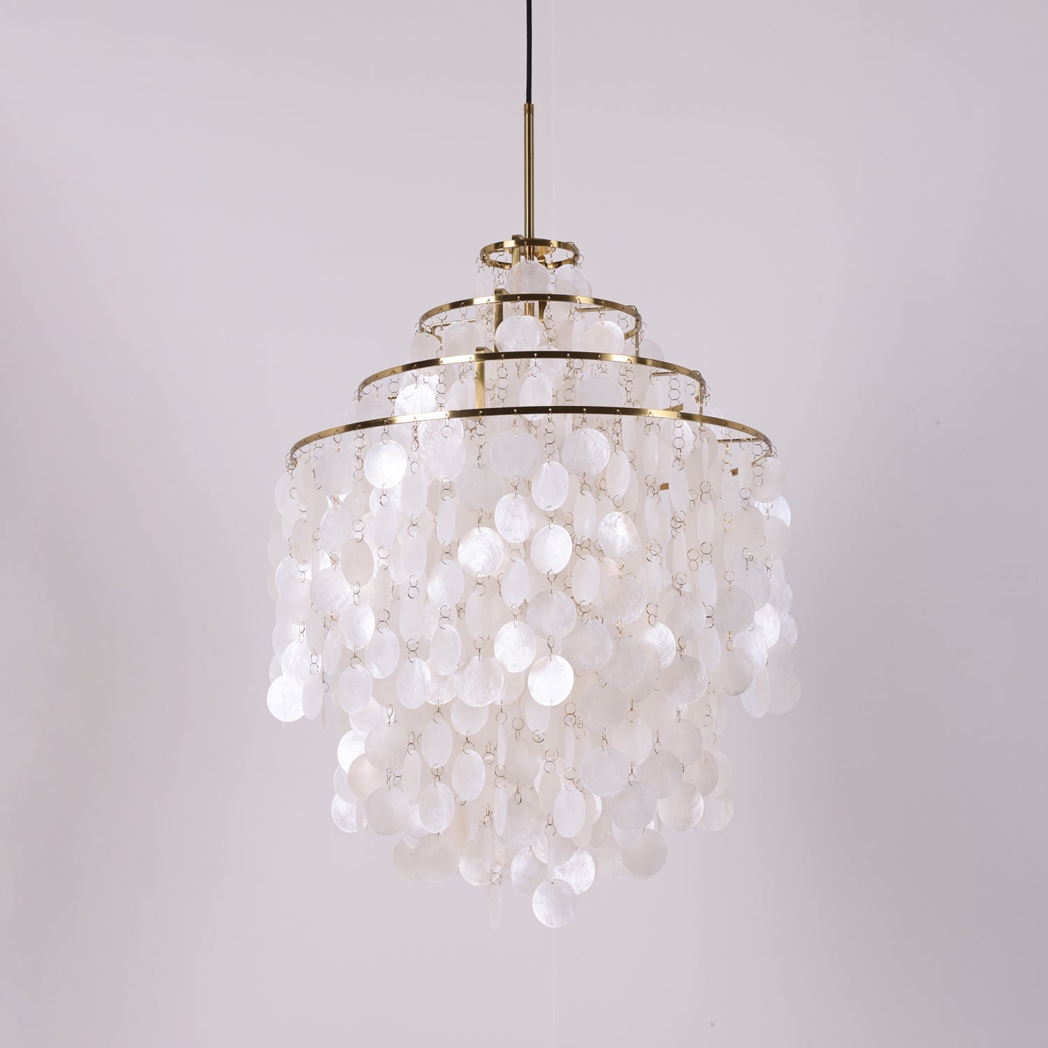 Round Shell Chandelier - Blowlighting