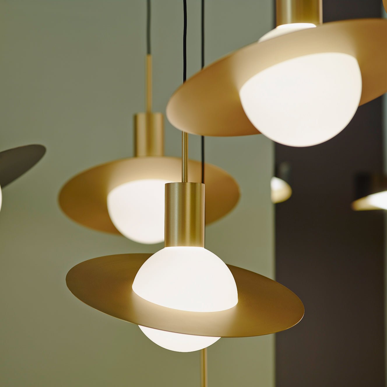 Doug Minimalist Metal Pendant Light - Blowlighting
