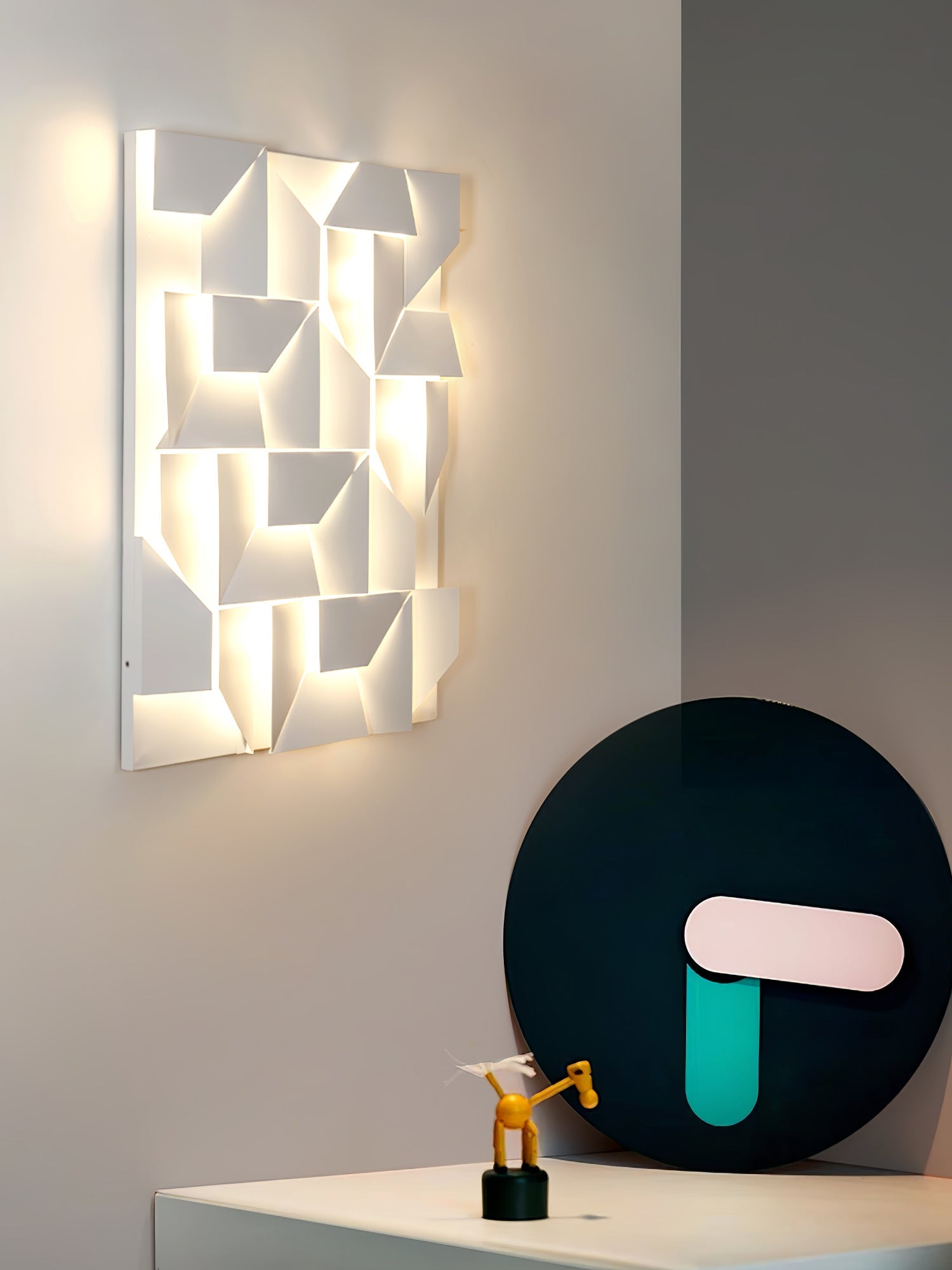 Shadows Grand Plug-in Sconce - Blowlighting