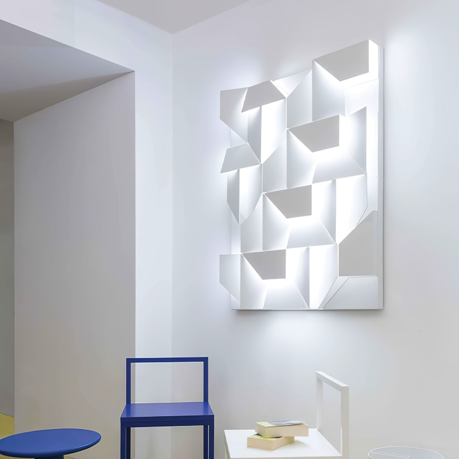 Shadows Grand Plug-in Sconce - Blowlighting