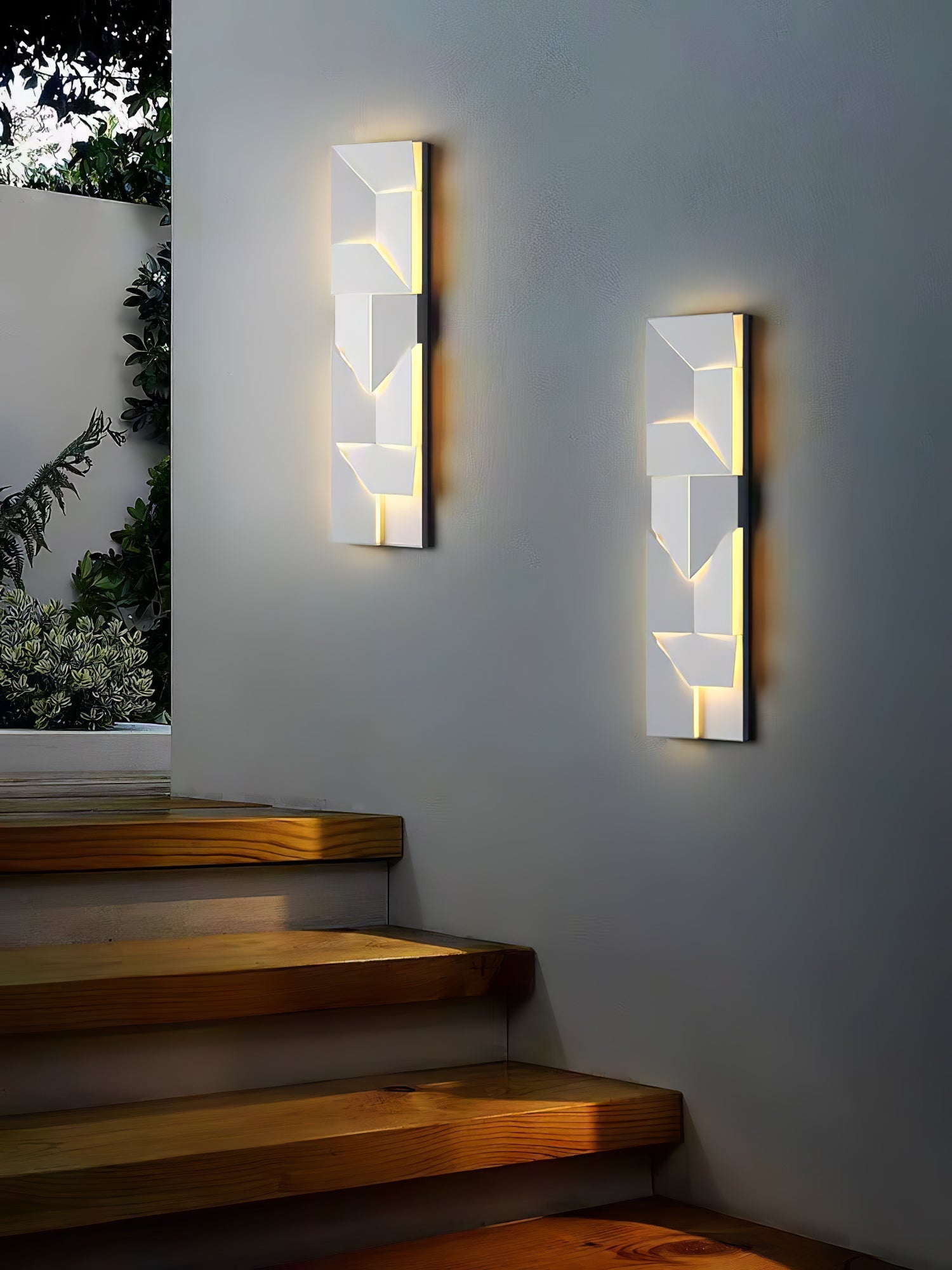 Shadows Grand Plug-in Sconce - Blowlighting