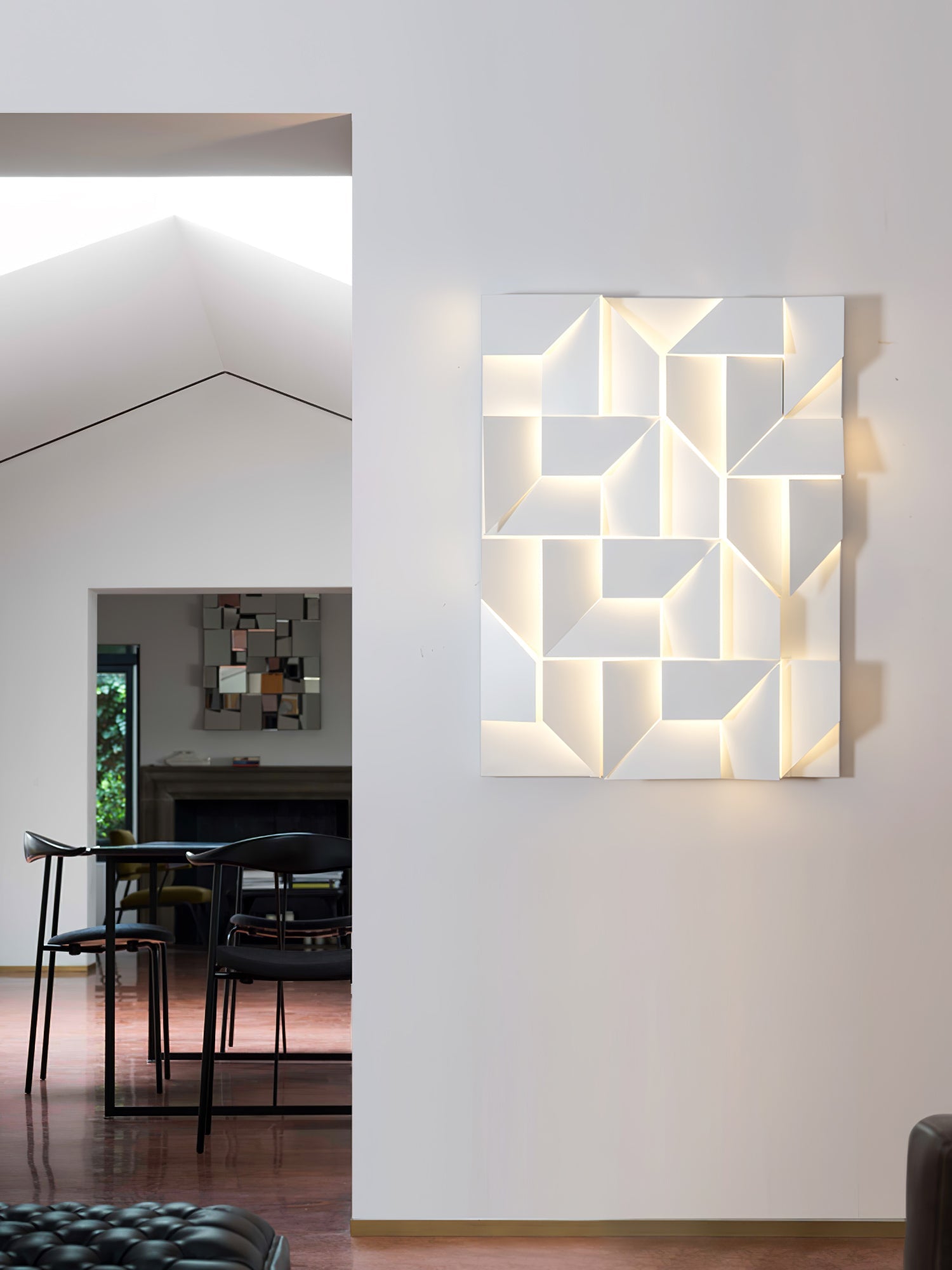 Shadows Grand Plug-in Sconce - Blowlighting
