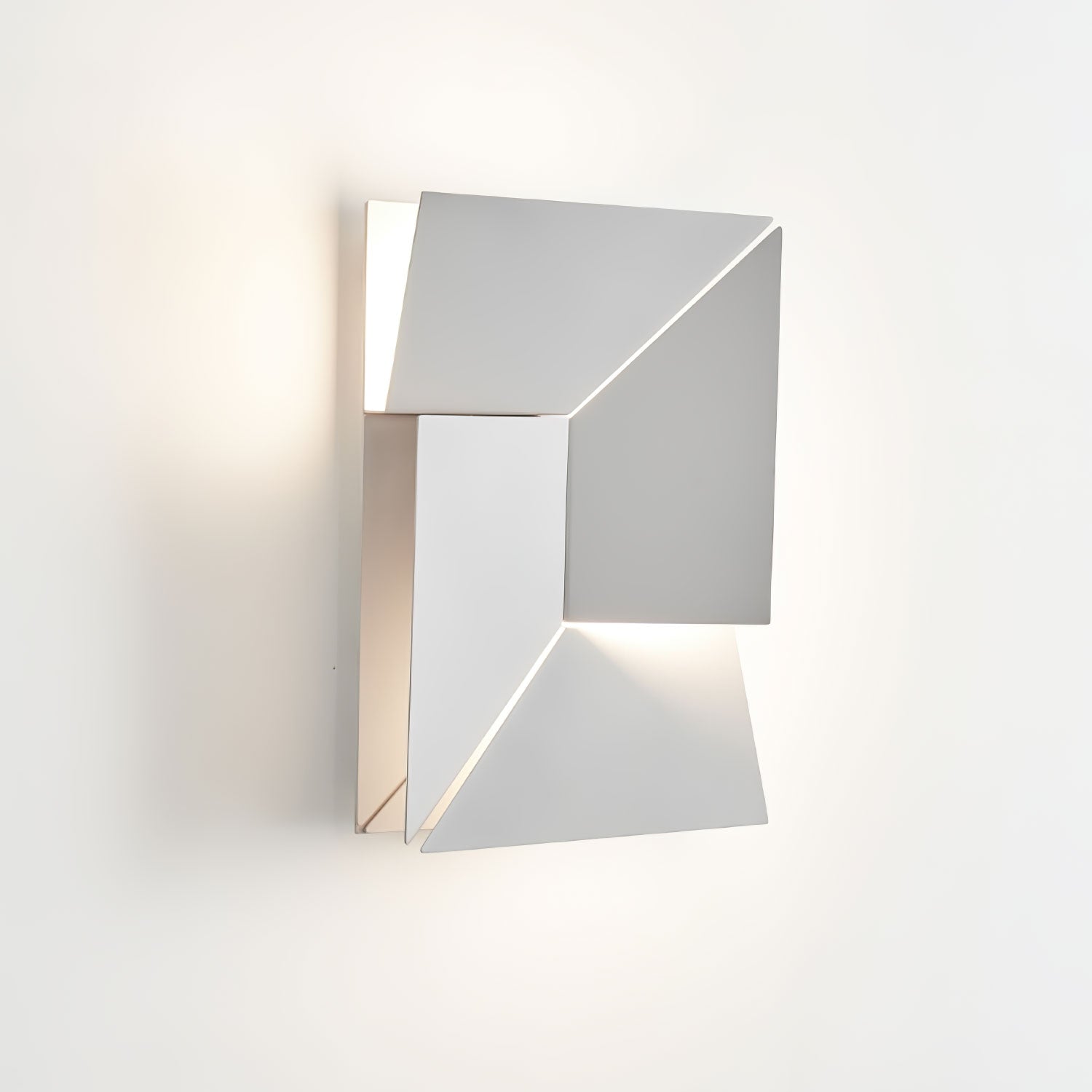 Shadows Grand Plug-in Sconce - Blowlighting