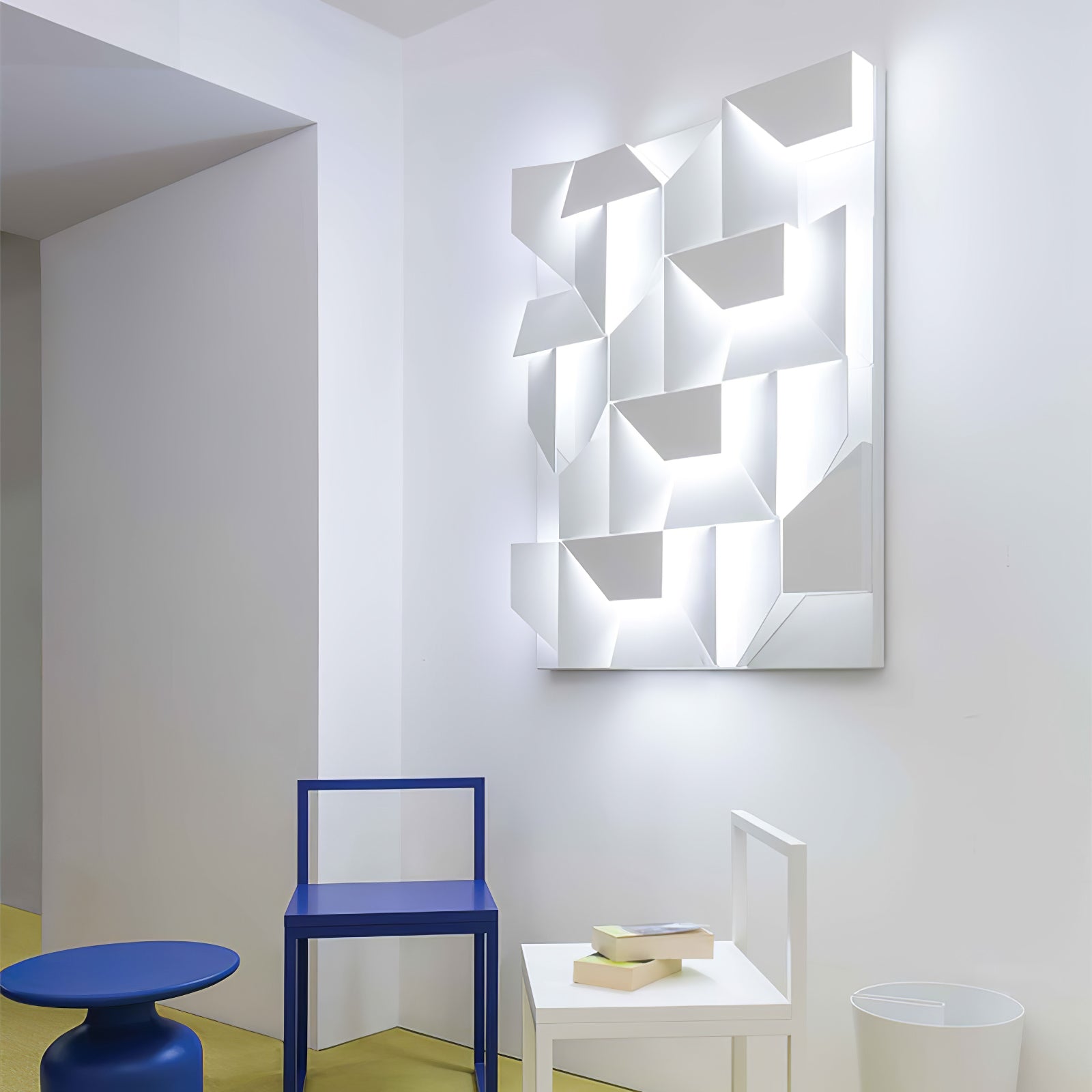 Shadows Grand Plug-in Sconce - Blowlighting
