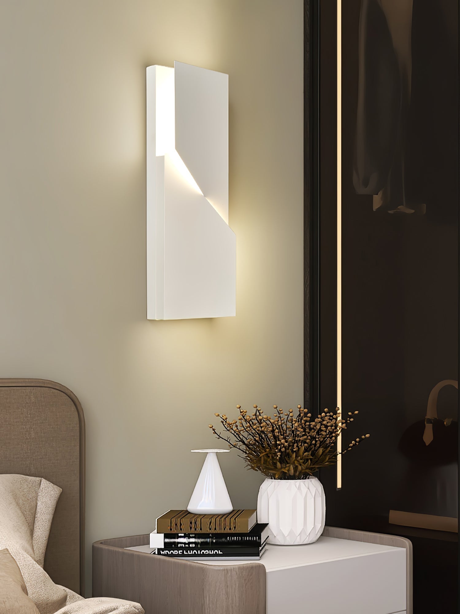 Shadows Grand Plug-in Sconce - Blowlighting