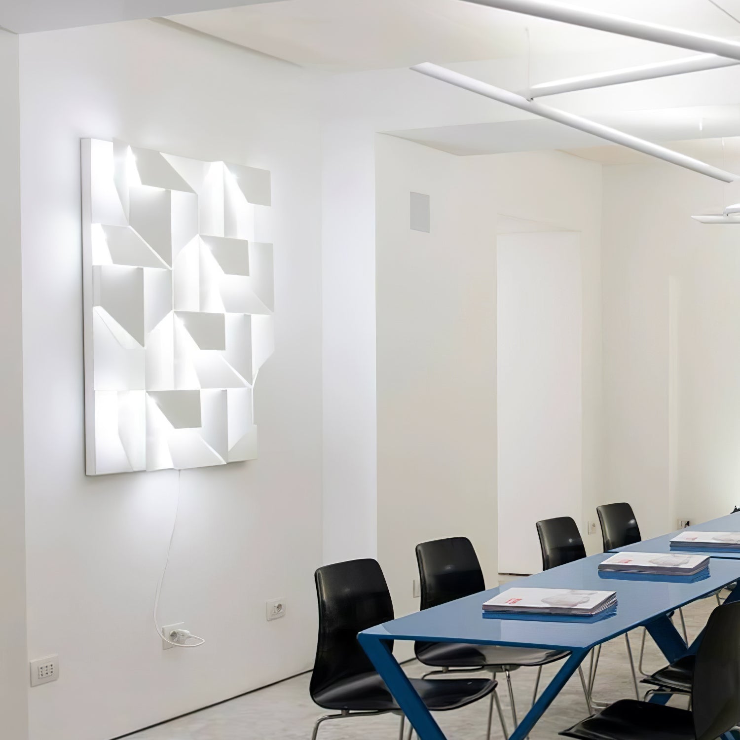 Shadows Grand Plug-in Sconce - Blowlighting
