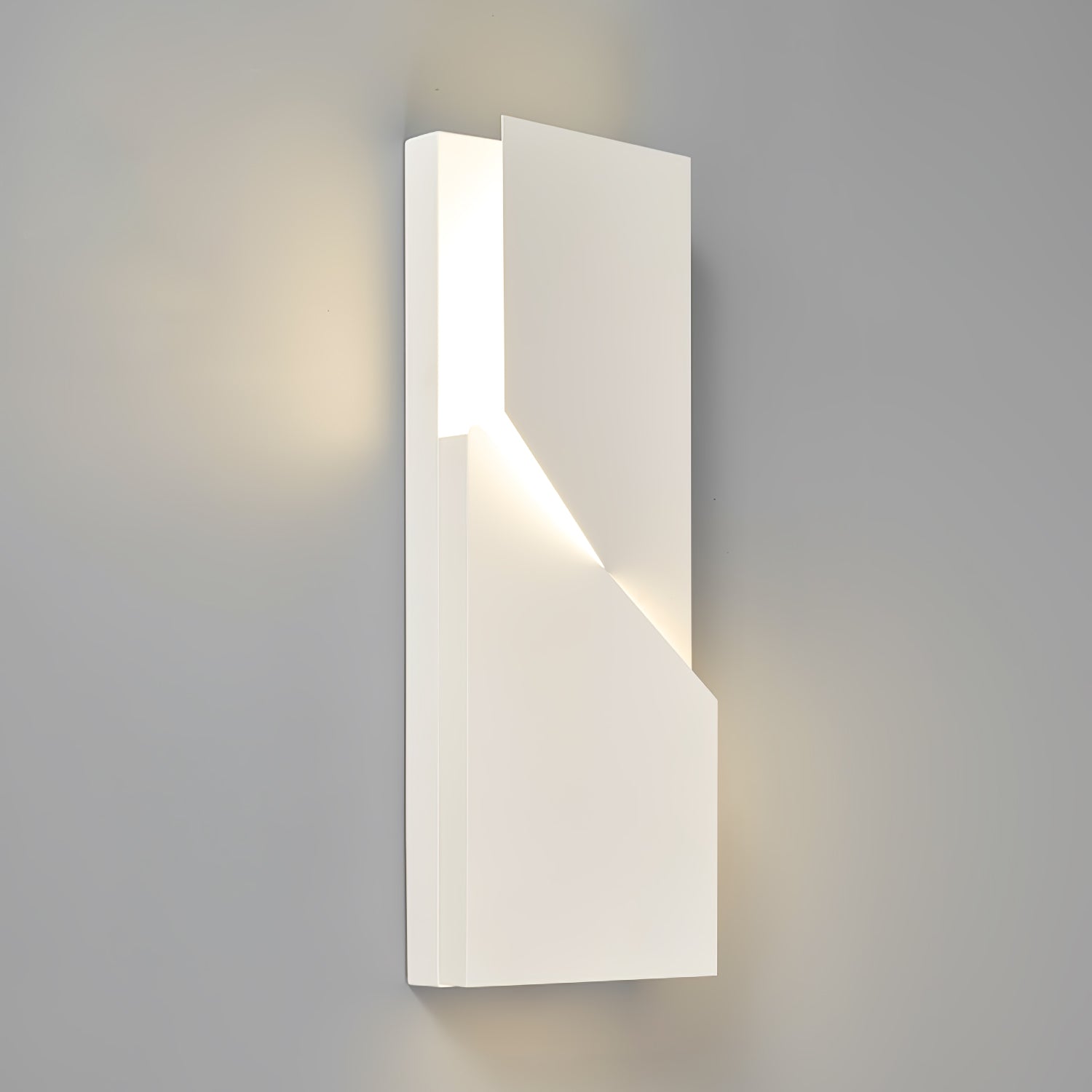 Shadows Grand Plug-in Sconce - Blowlighting
