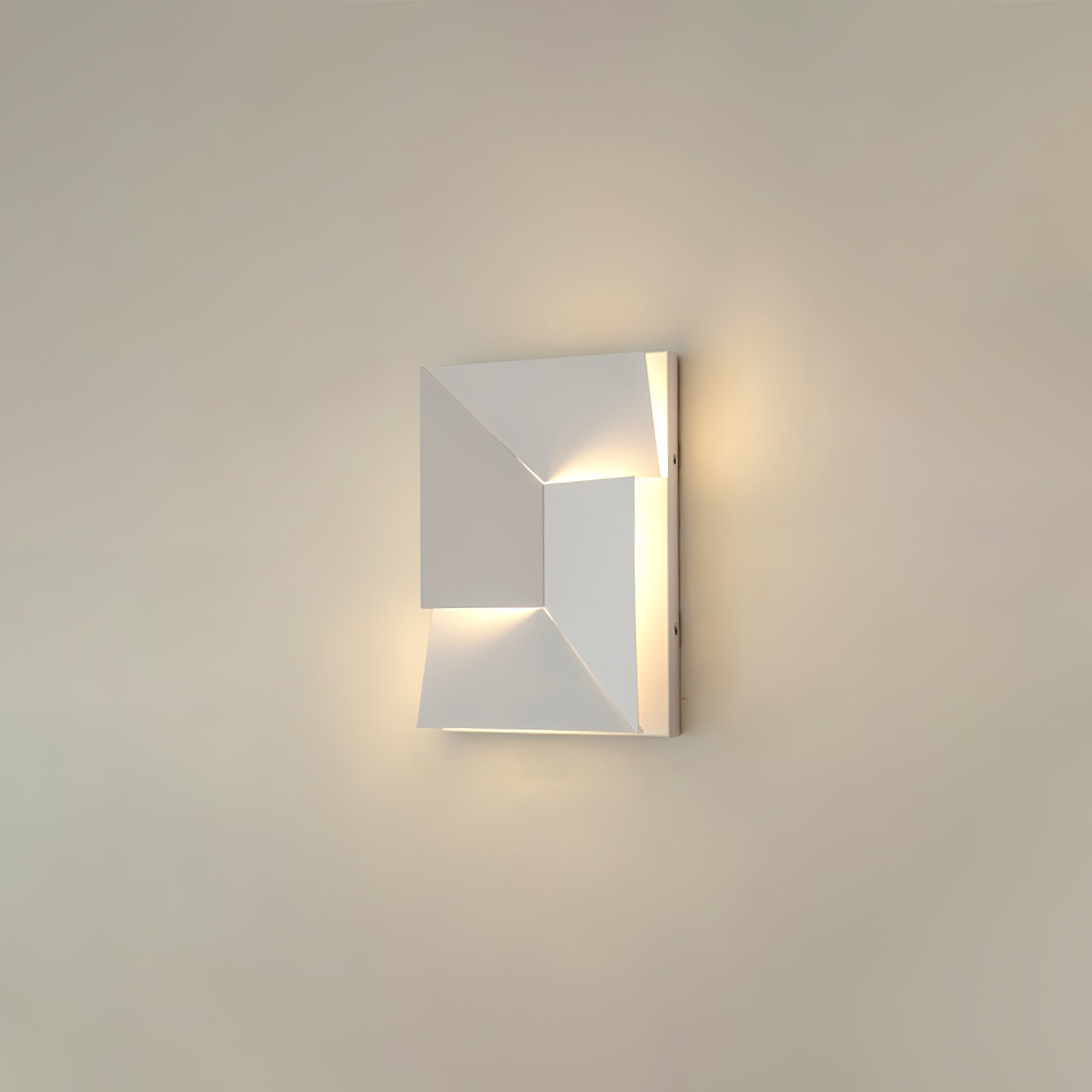 Shadows Grand Plug-in Sconce - Blowlighting