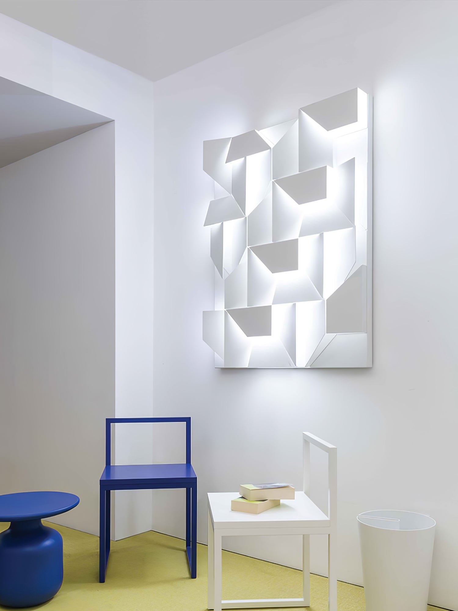 Shadows Grand Plug-in Sconce - Blowlighting