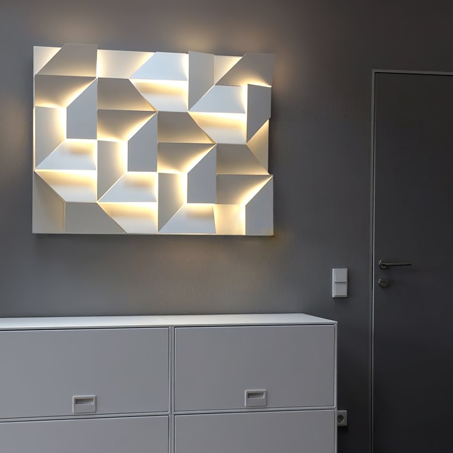 Shadows Grand Plug-in Sconce - Blowlighting