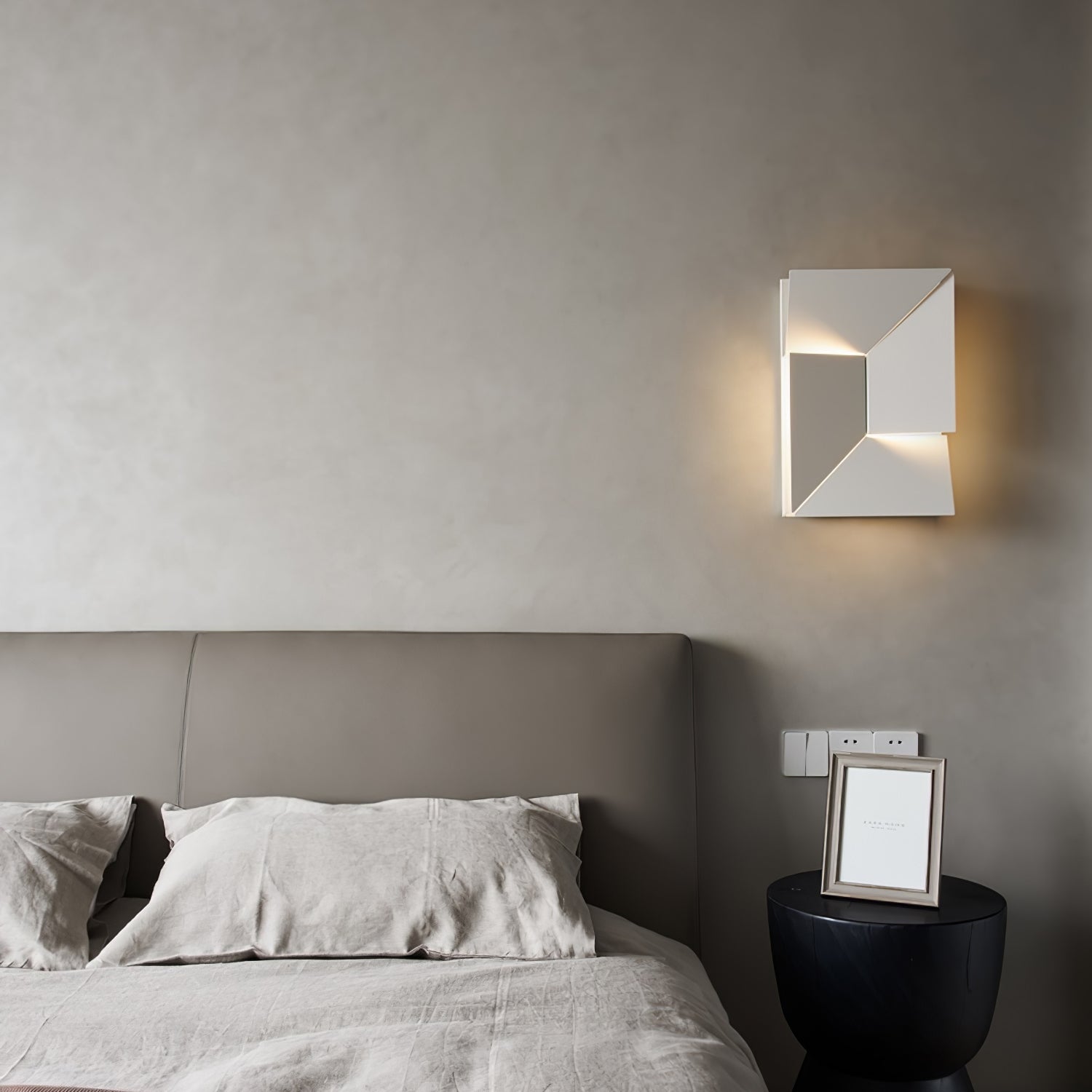 Shadows Grand Plug-in Sconce - Blowlighting