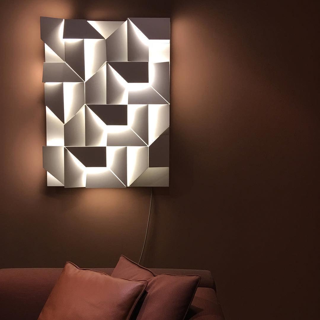 Shadows Grand Plug-in Sconce - Blowlighting
