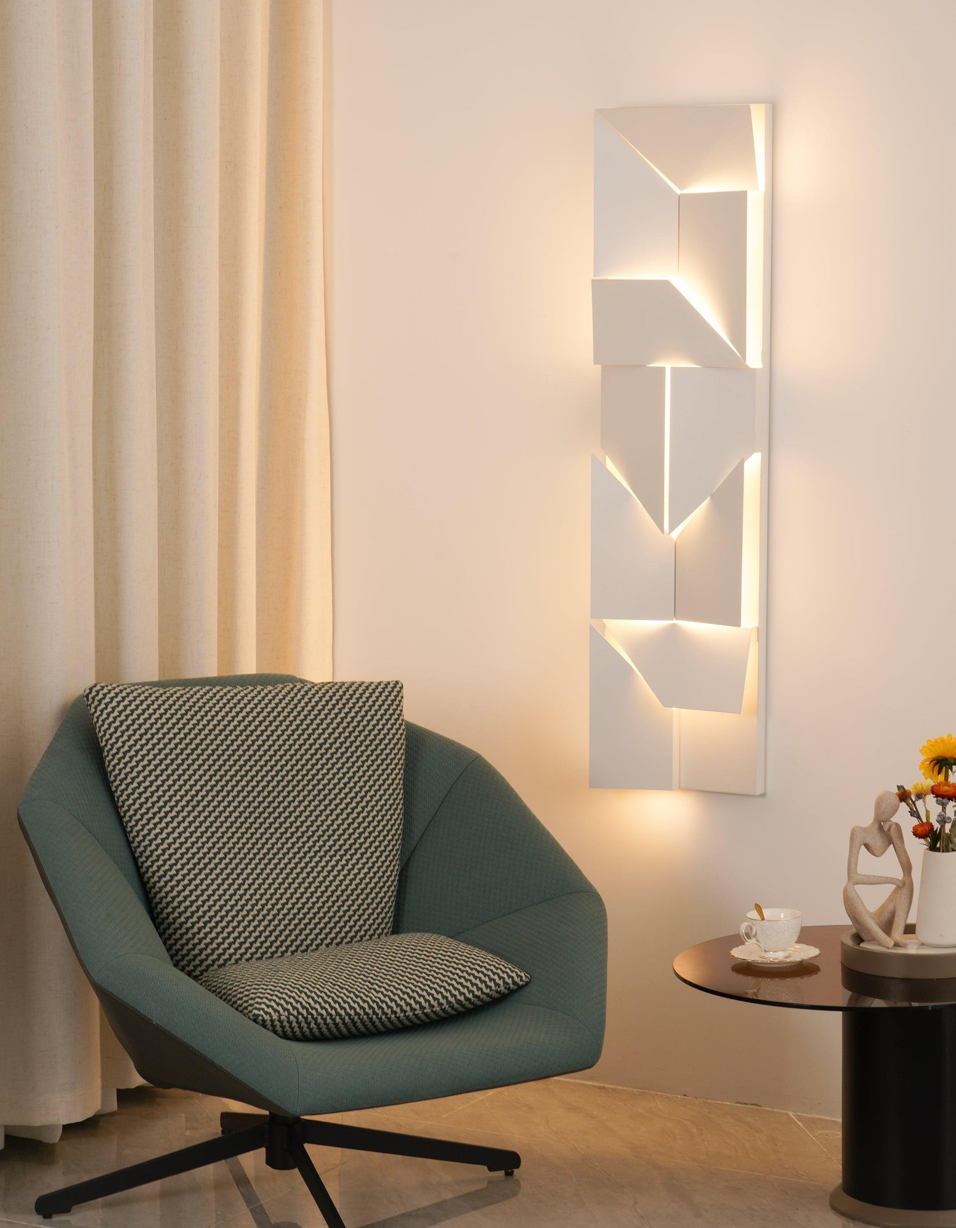 Shadows Grand Plug-in Sconce - Blowlighting