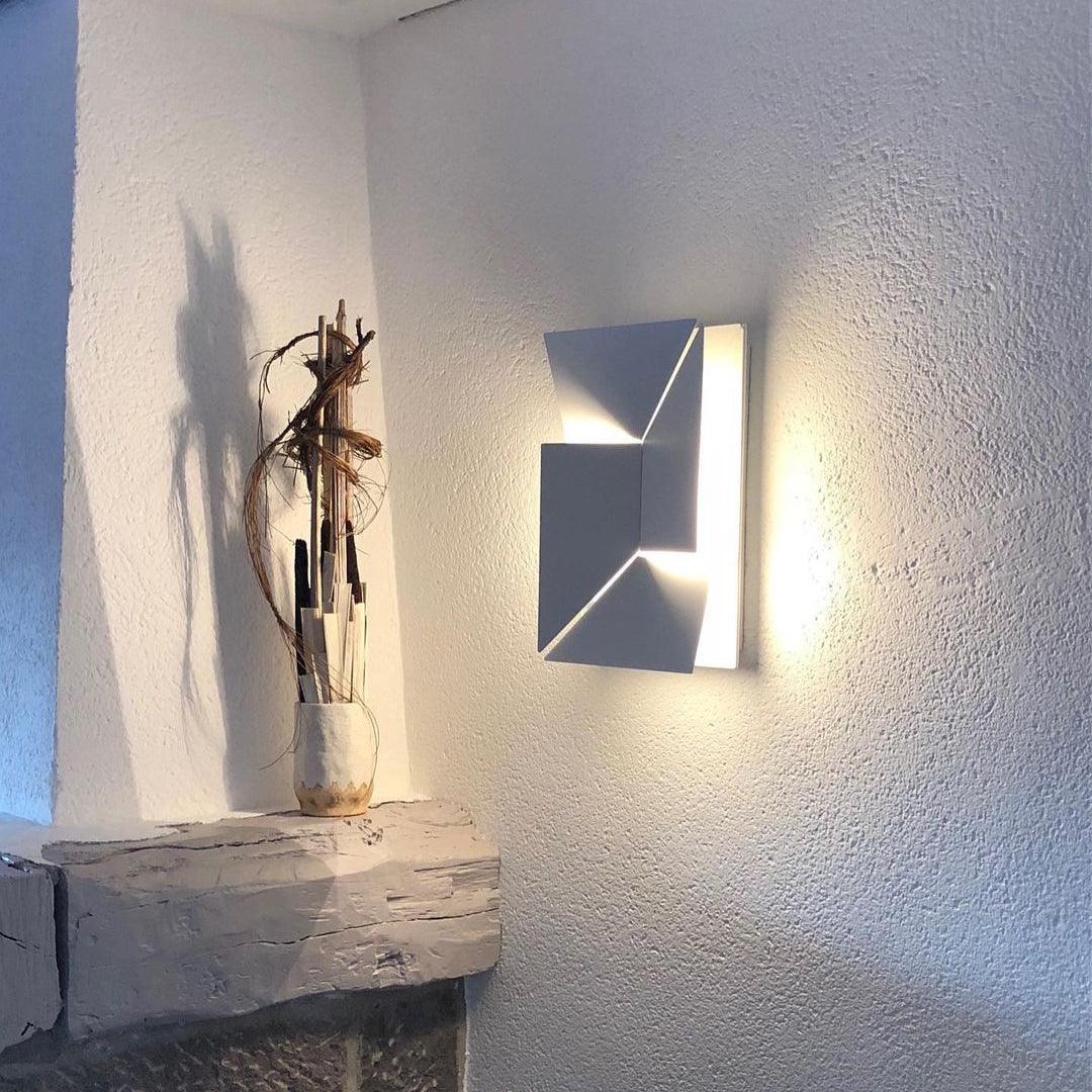 Shadows Grand Plug-in Sconce - Blowlighting
