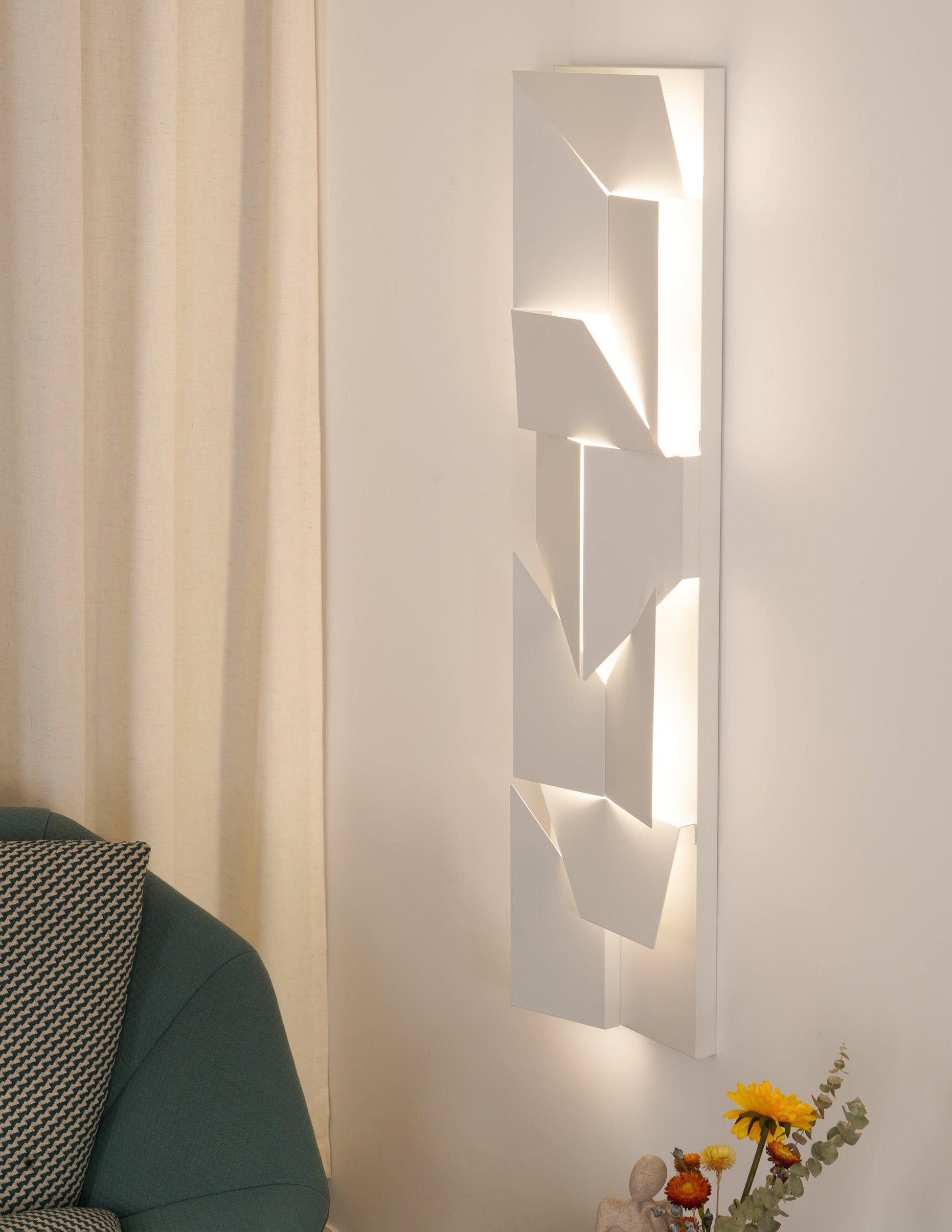 Shadows Grand Plug-in Sconce - Blowlighting