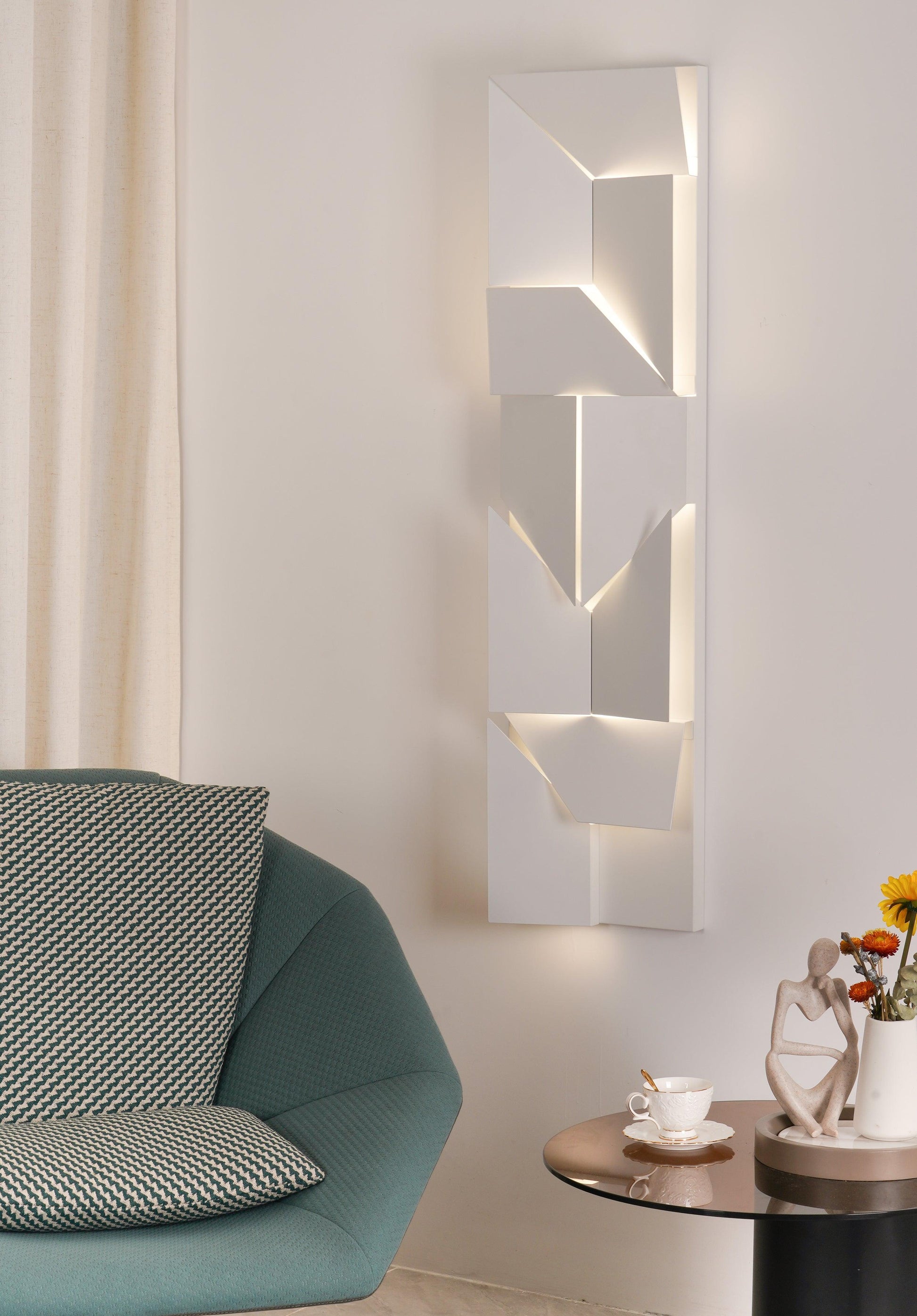 Shadows Grand Plug-in Sconce - Blowlighting