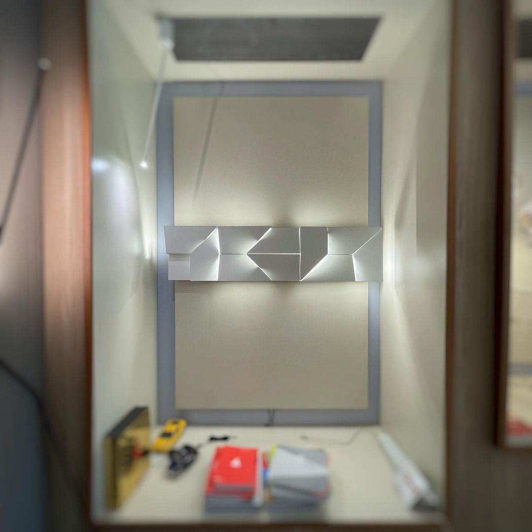 Shadows Grand Plug-in Sconce - Blowlighting