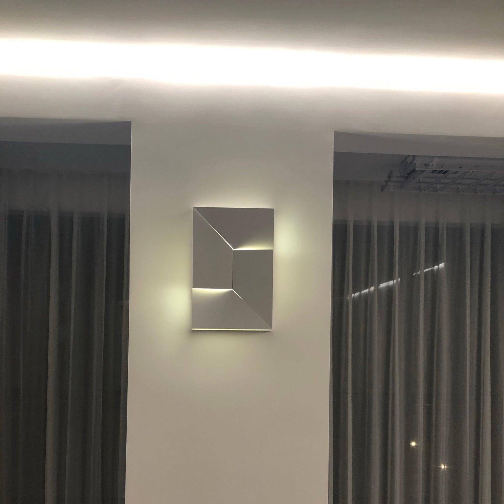 Shadows Grand Plug-in Sconce - Blowlighting