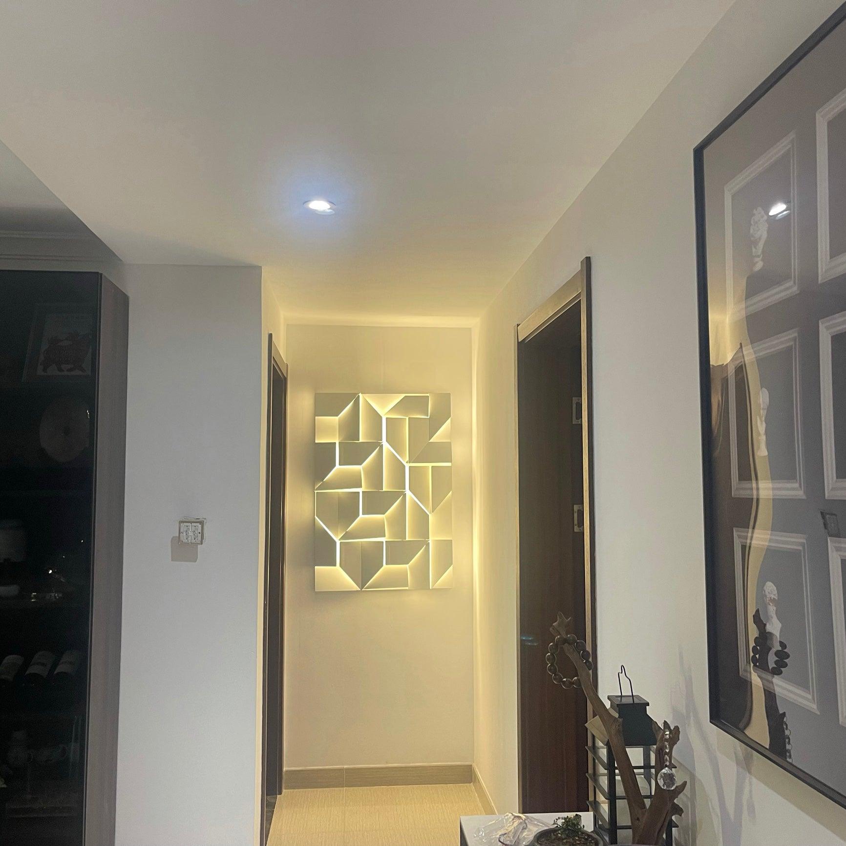Shadows Grand Plug-in Sconce - Blowlighting