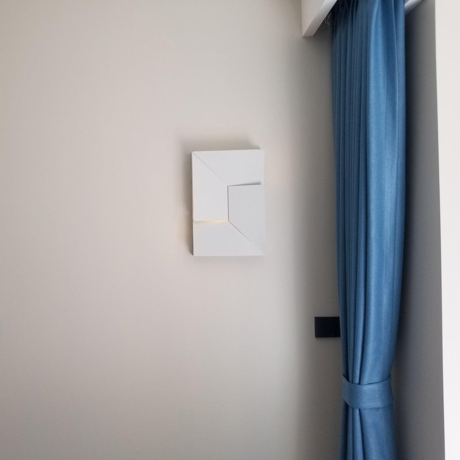 Shadows Grand Plug-in Sconce - Blowlighting