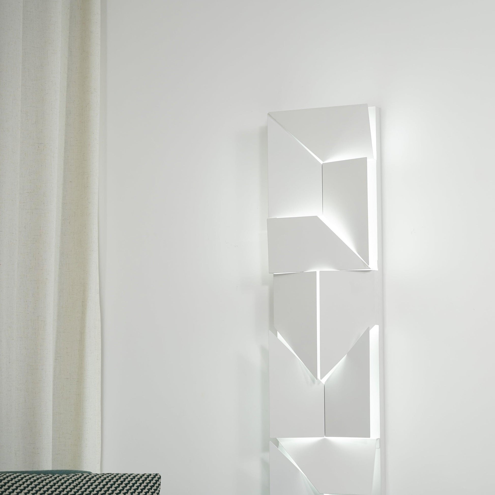 Shadows Grand Plug-in Sconce - Blowlighting