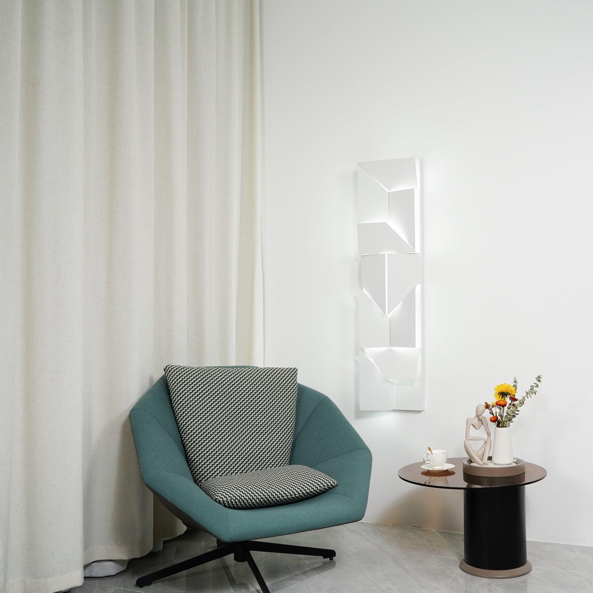 Shadows Grand Plug-in Sconce - Blowlighting