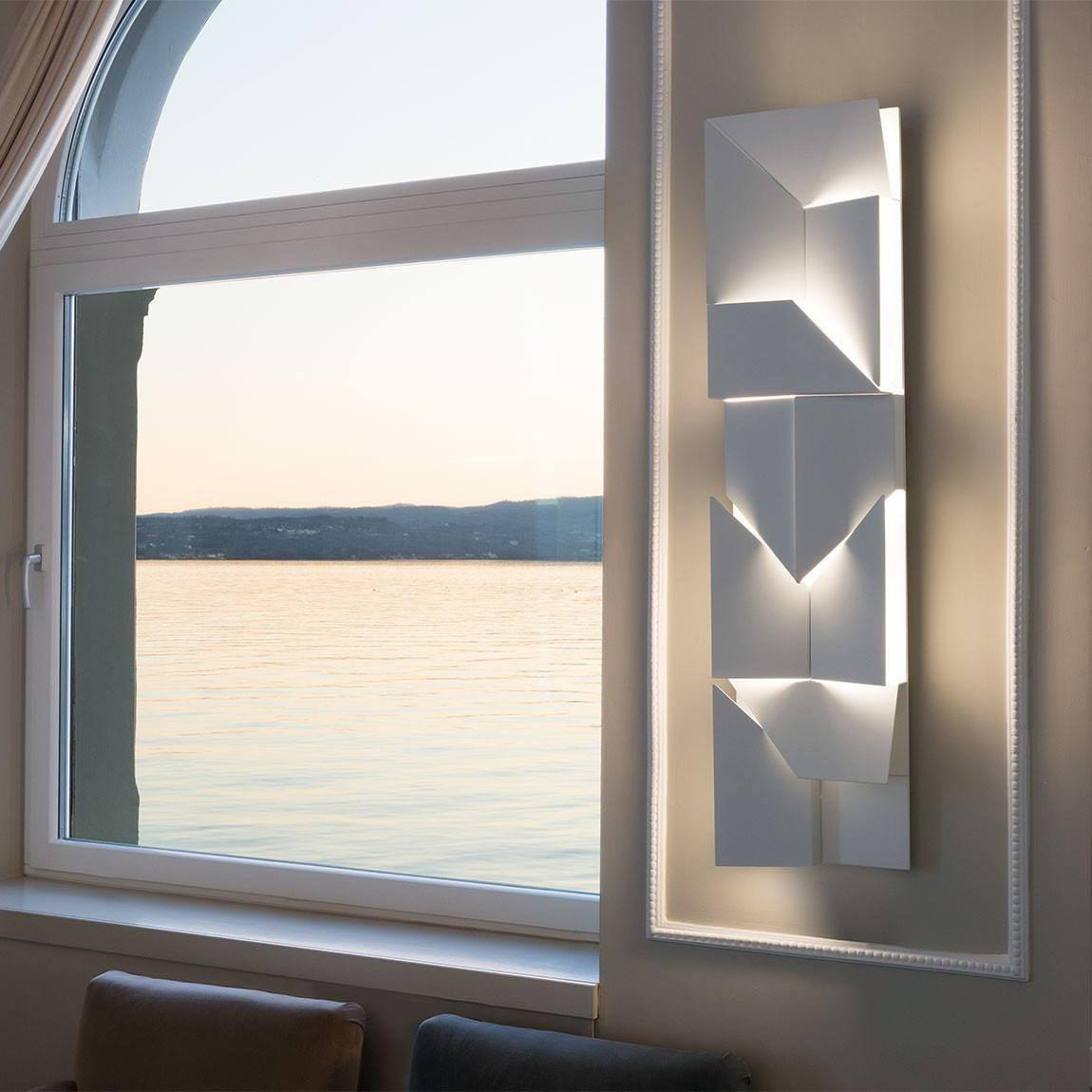 Shadows Grand Plug-in Sconce - Blowlighting