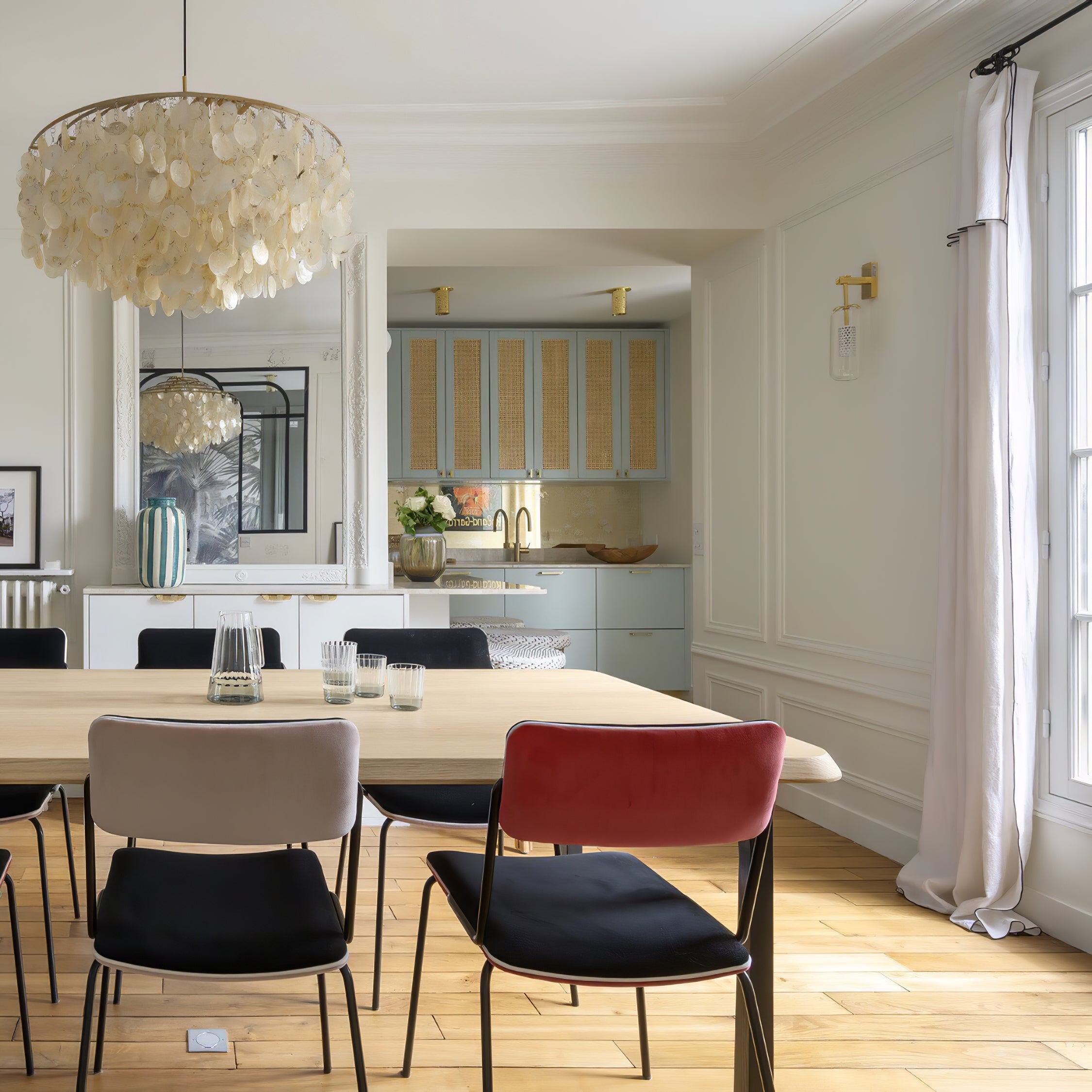 Round Shell Chandelier - Blowlighting