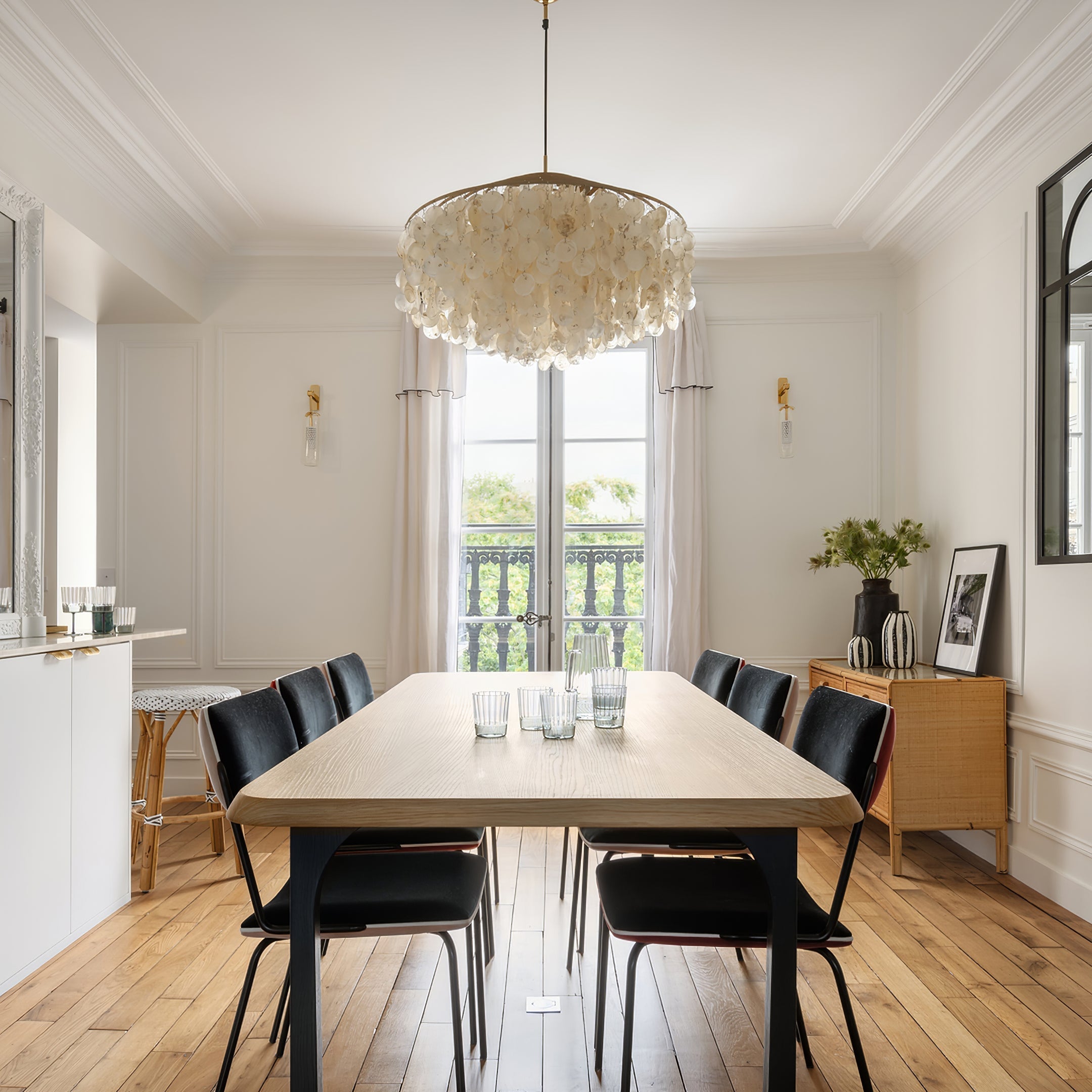 Round Shell Chandelier - Blowlighting