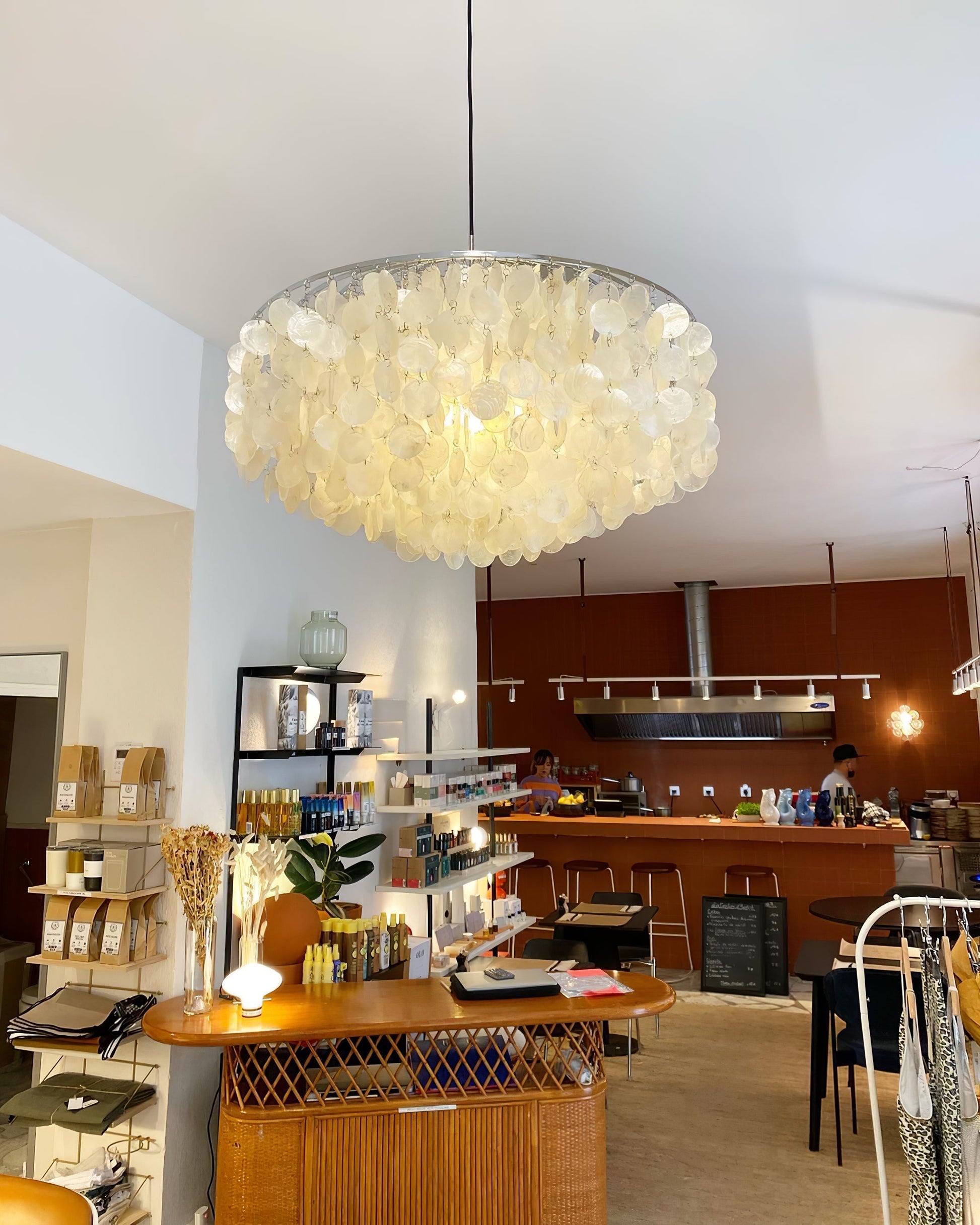 Round Shell Chandelier - Blowlighting