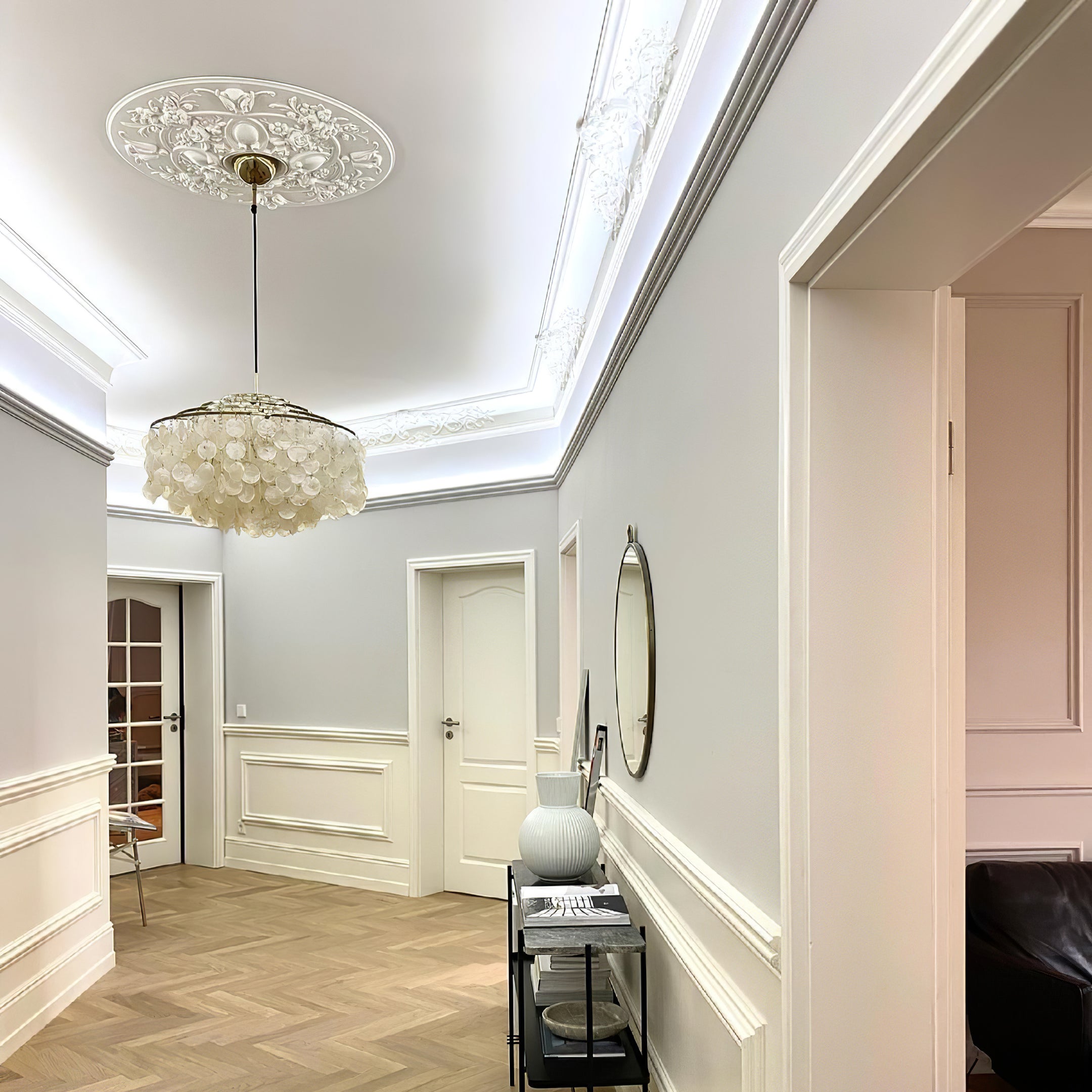 Round Shell Chandelier - Blowlighting