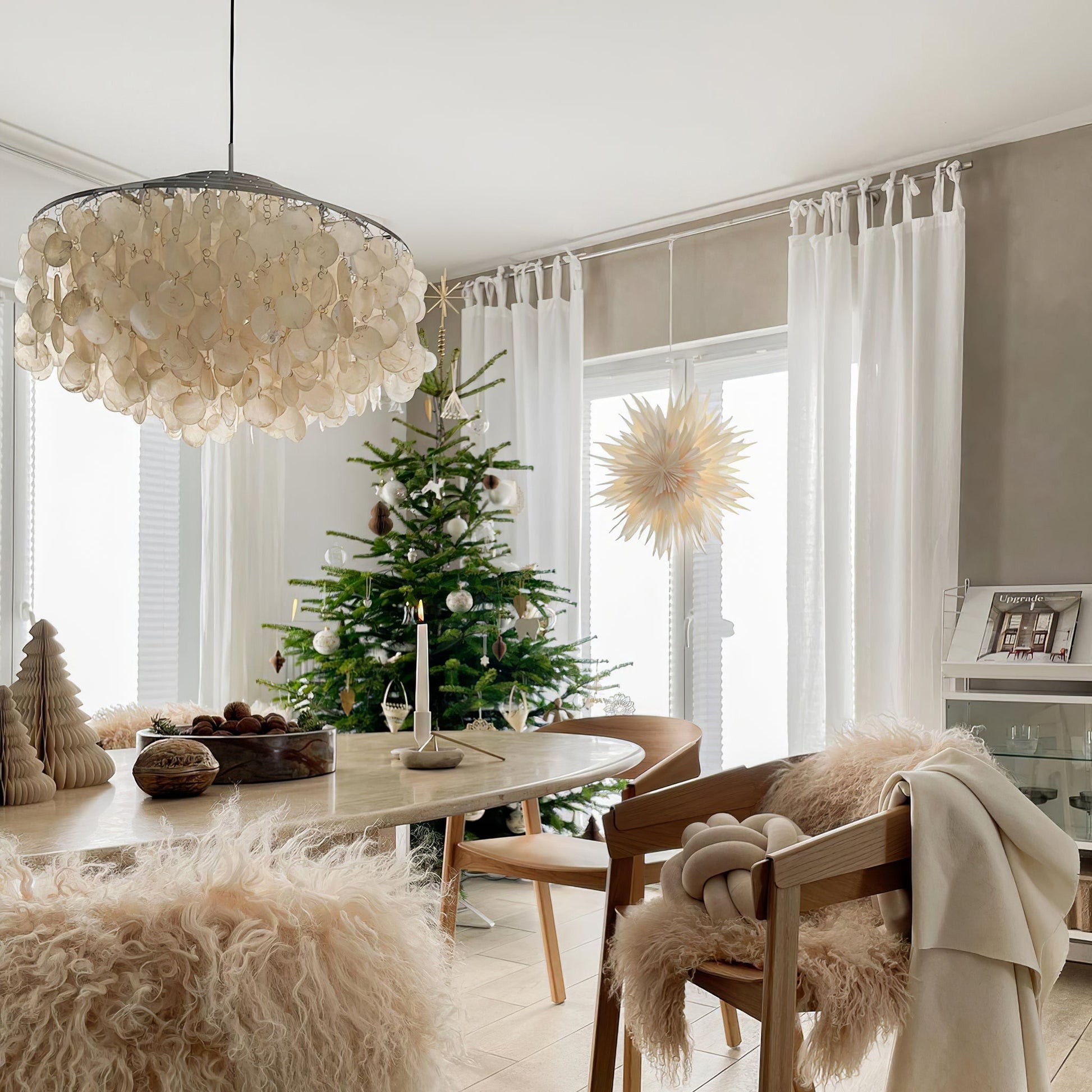Round Shell Chandelier - Blowlighting