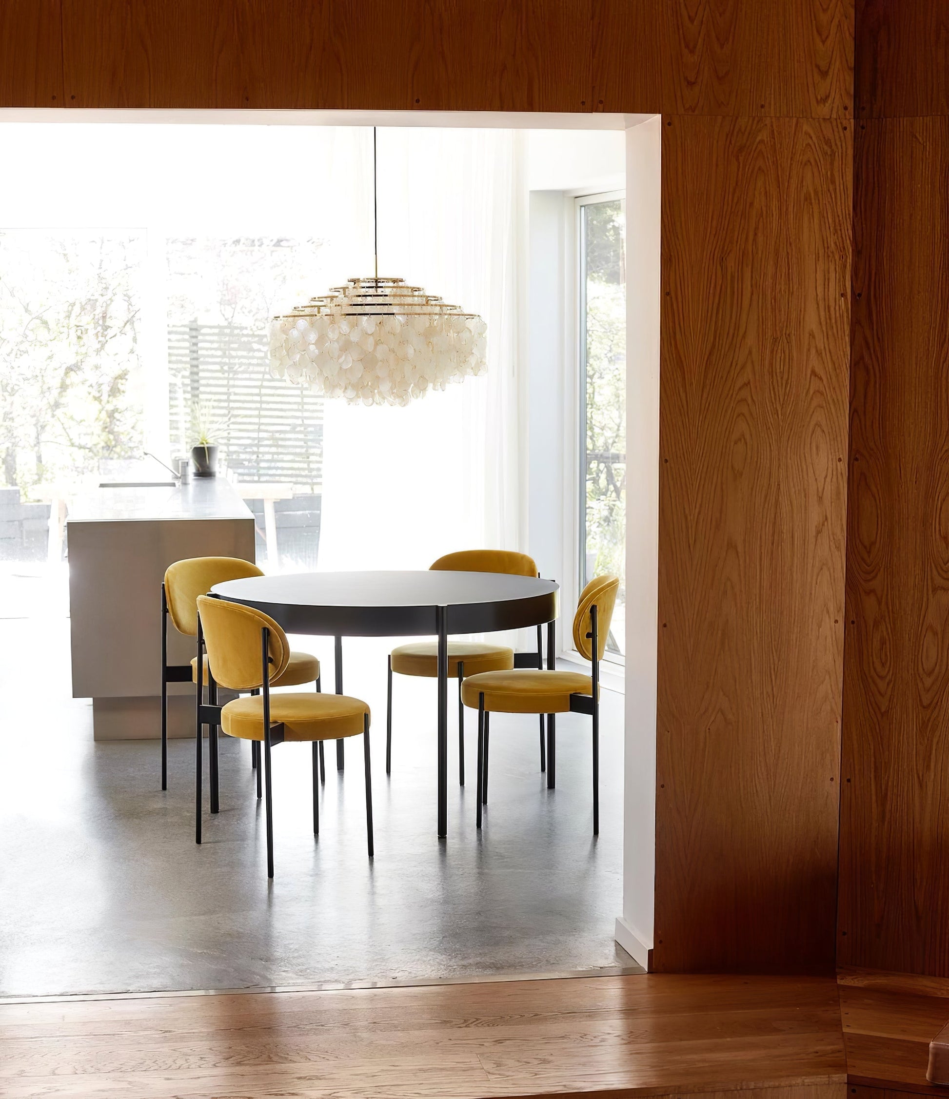 Round Shell Chandelier - Blowlighting
