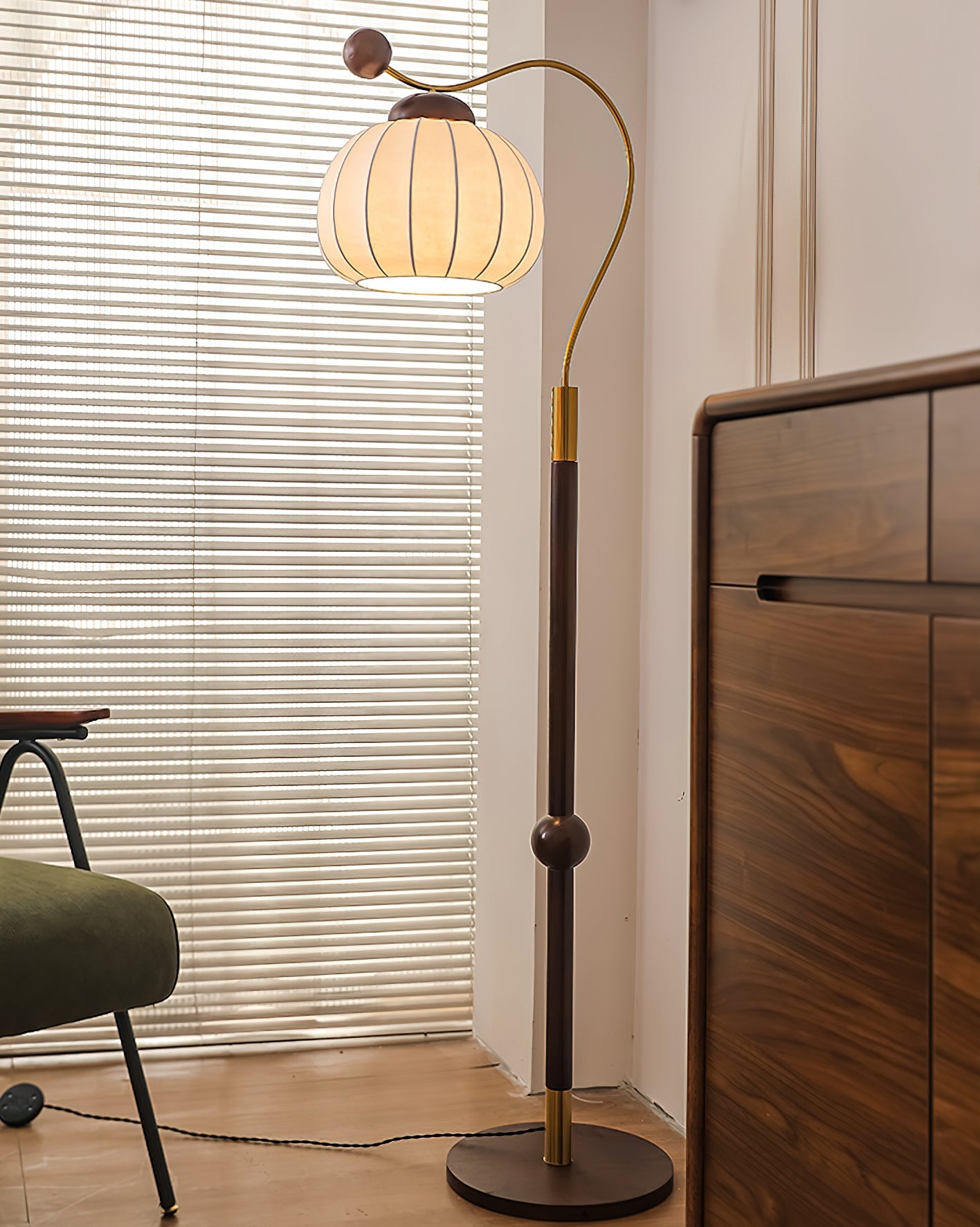 Silk Globe Floor Lamp - Blowlighting