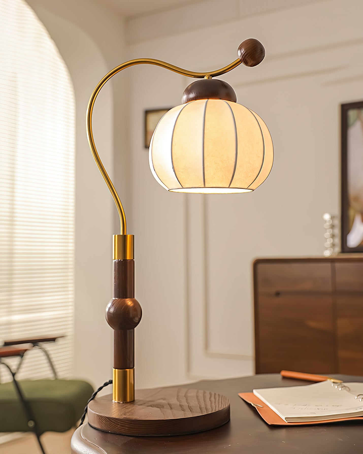 Silk Globe Table Lamp - Blowlighting
