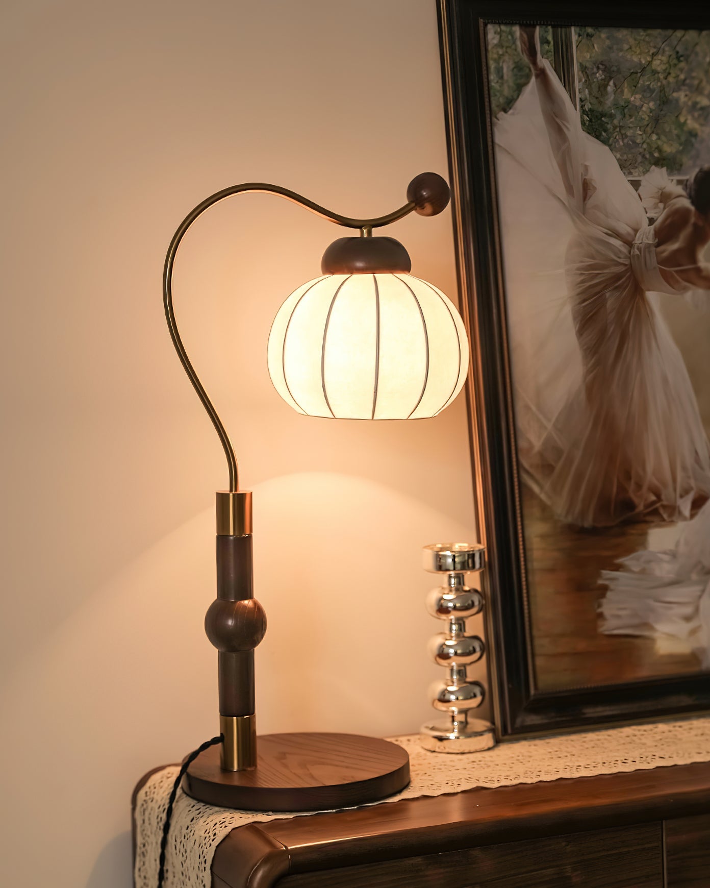 Silk Globe Table Lamp - Blowlighting