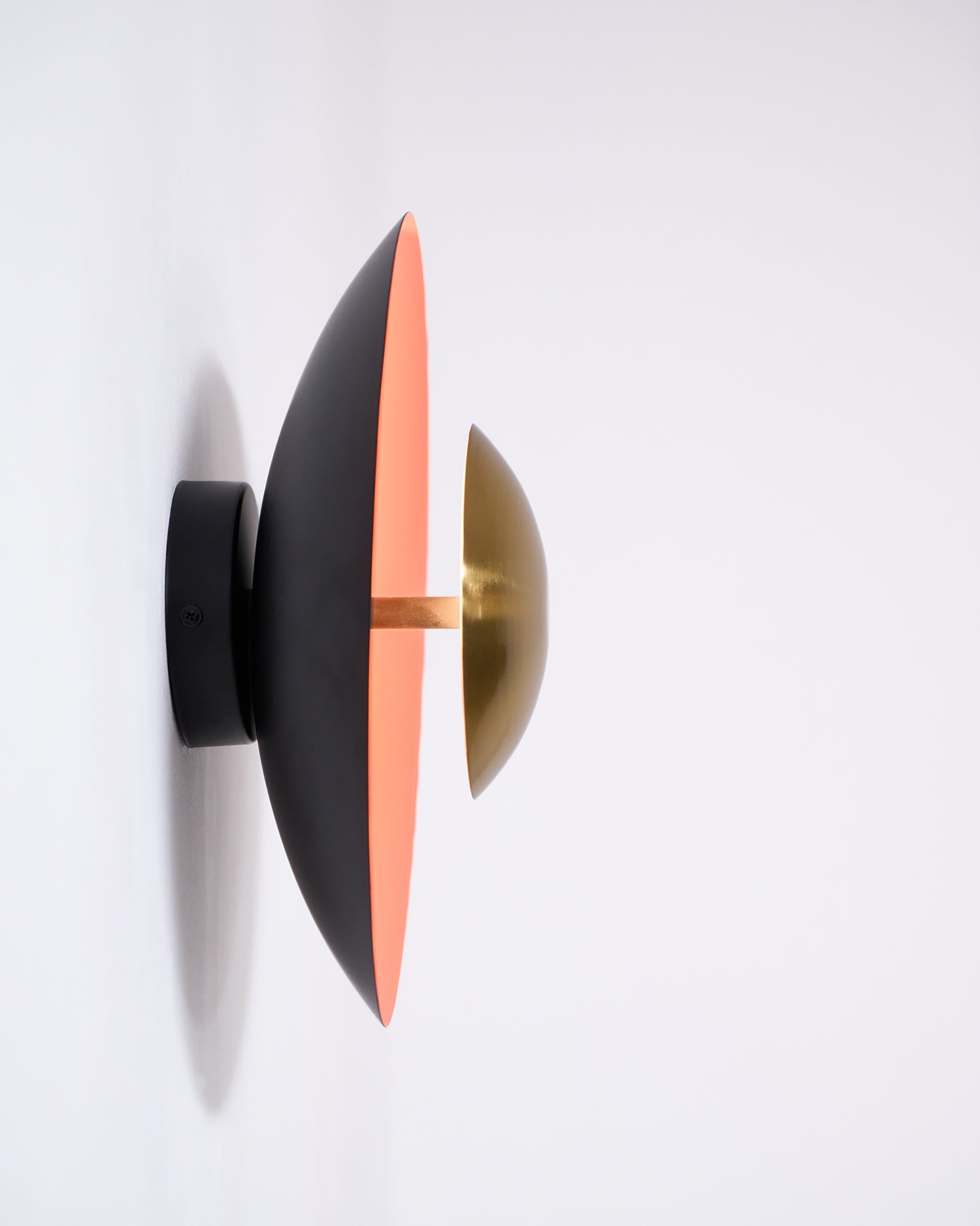 Simplicity Glow Plug-in Wall Light - Blowlighting