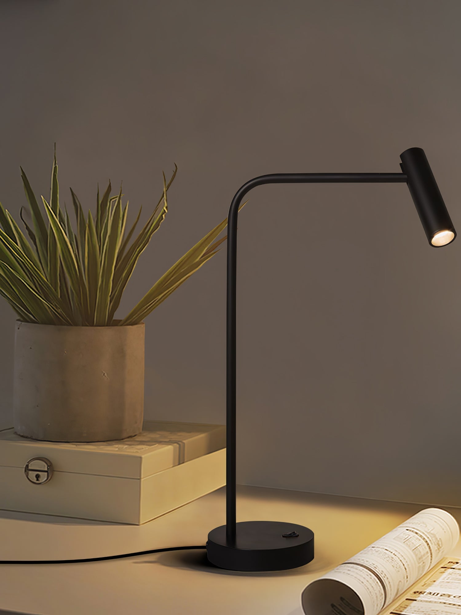 Skinny Table Lamp - Blowlighting