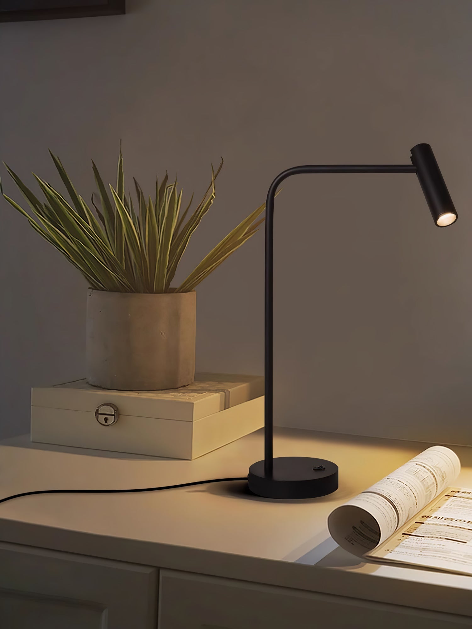 Skinny Table Lamp - Blowlighting