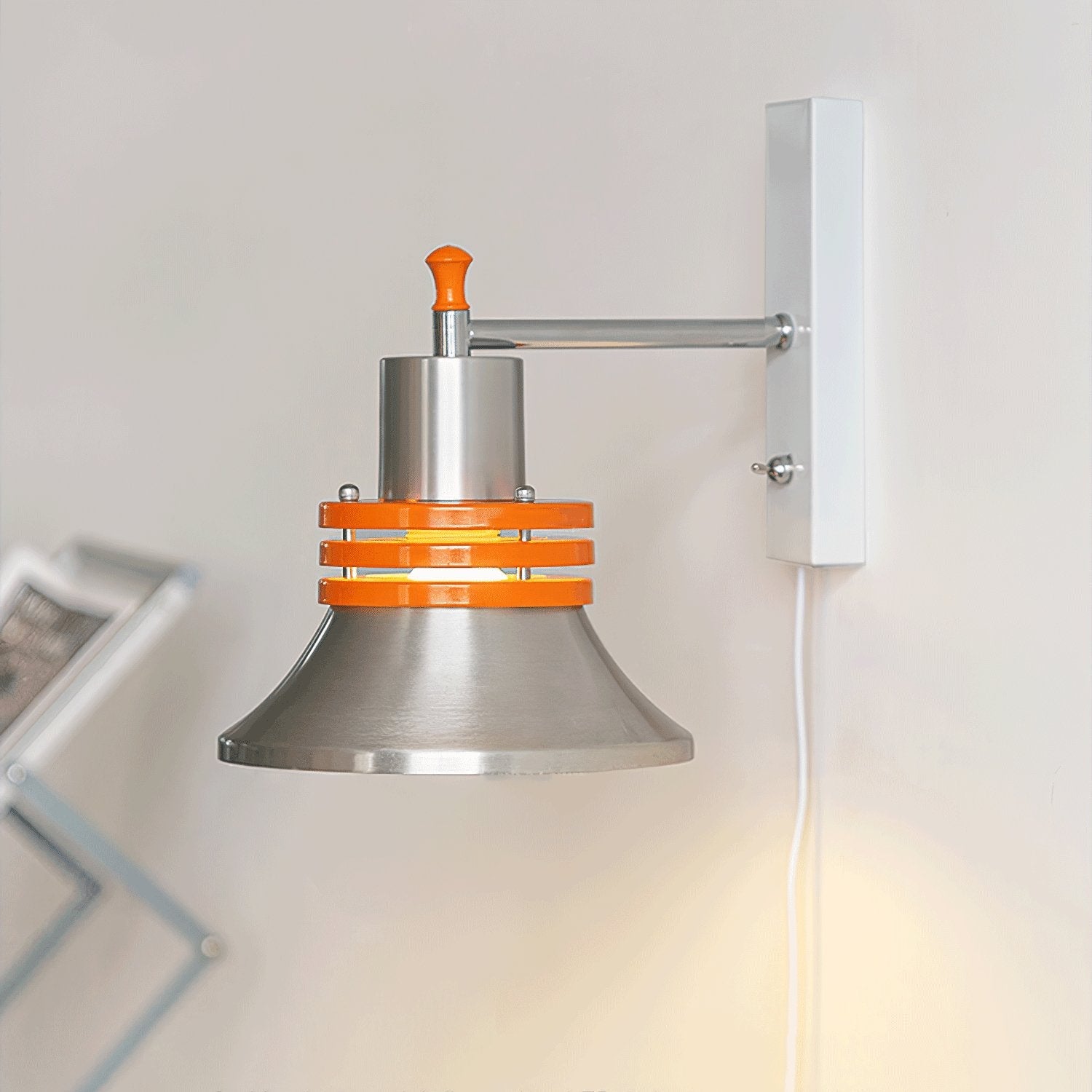 Mia Minimalist Metal Wall Lamp - Blowlighting