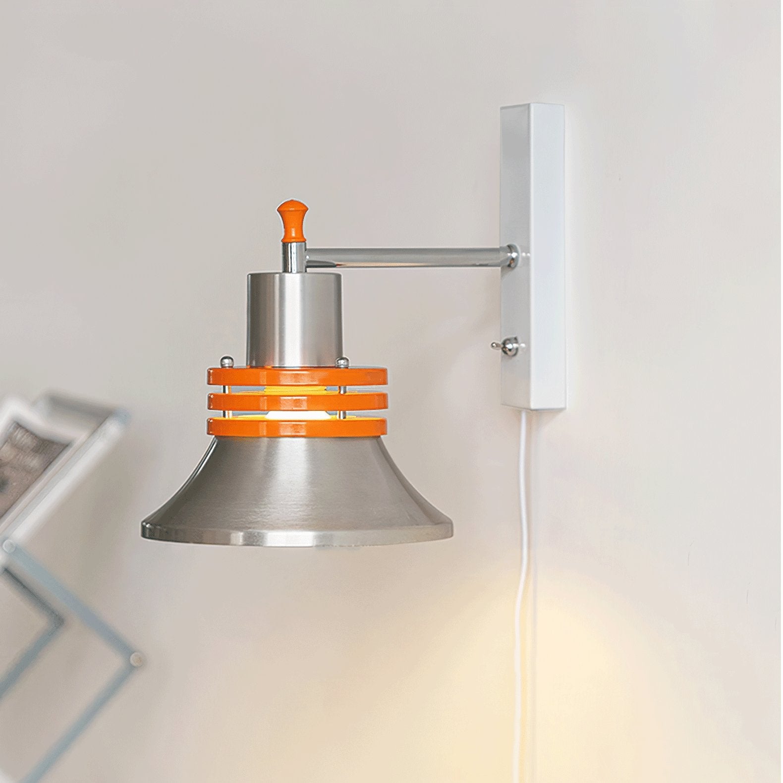 Mia Minimalist Metal Wall Lamp - Blowlighting